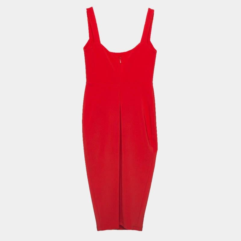 Masterful tailoring and a striking hue characterize this dress from the house of Nookie. Covered in a cherry red hue, this crepe sheathe dress is all about elegance and a flawless finish. It has a zip closure at the back and a scoop neckline. 