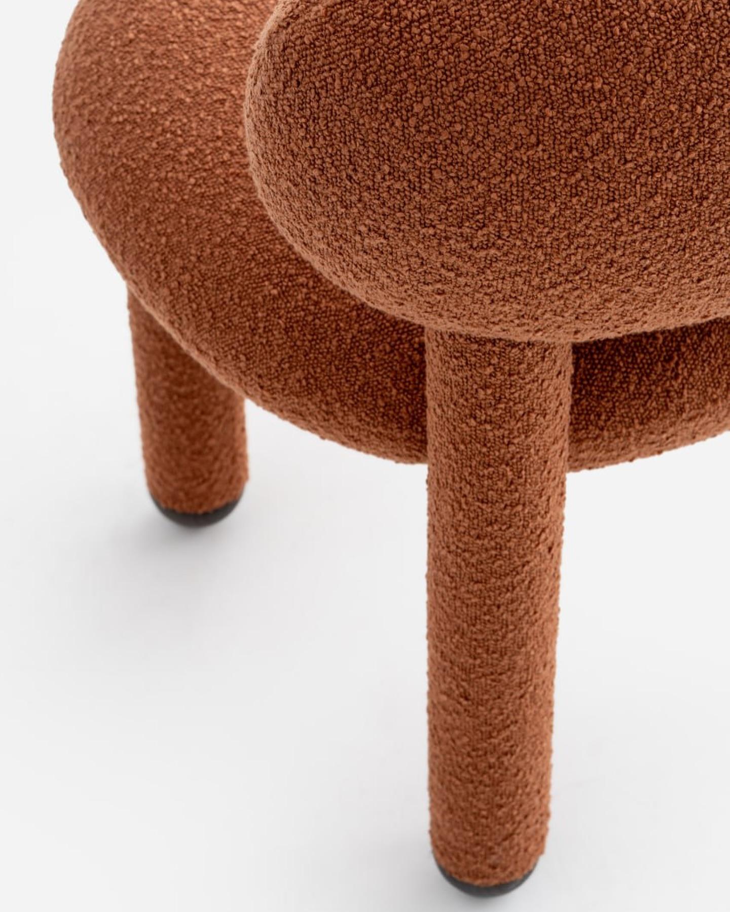 NOOM Home Flock CS1 Stuhl aus rotem Boucle (Handgefertigt) im Angebot