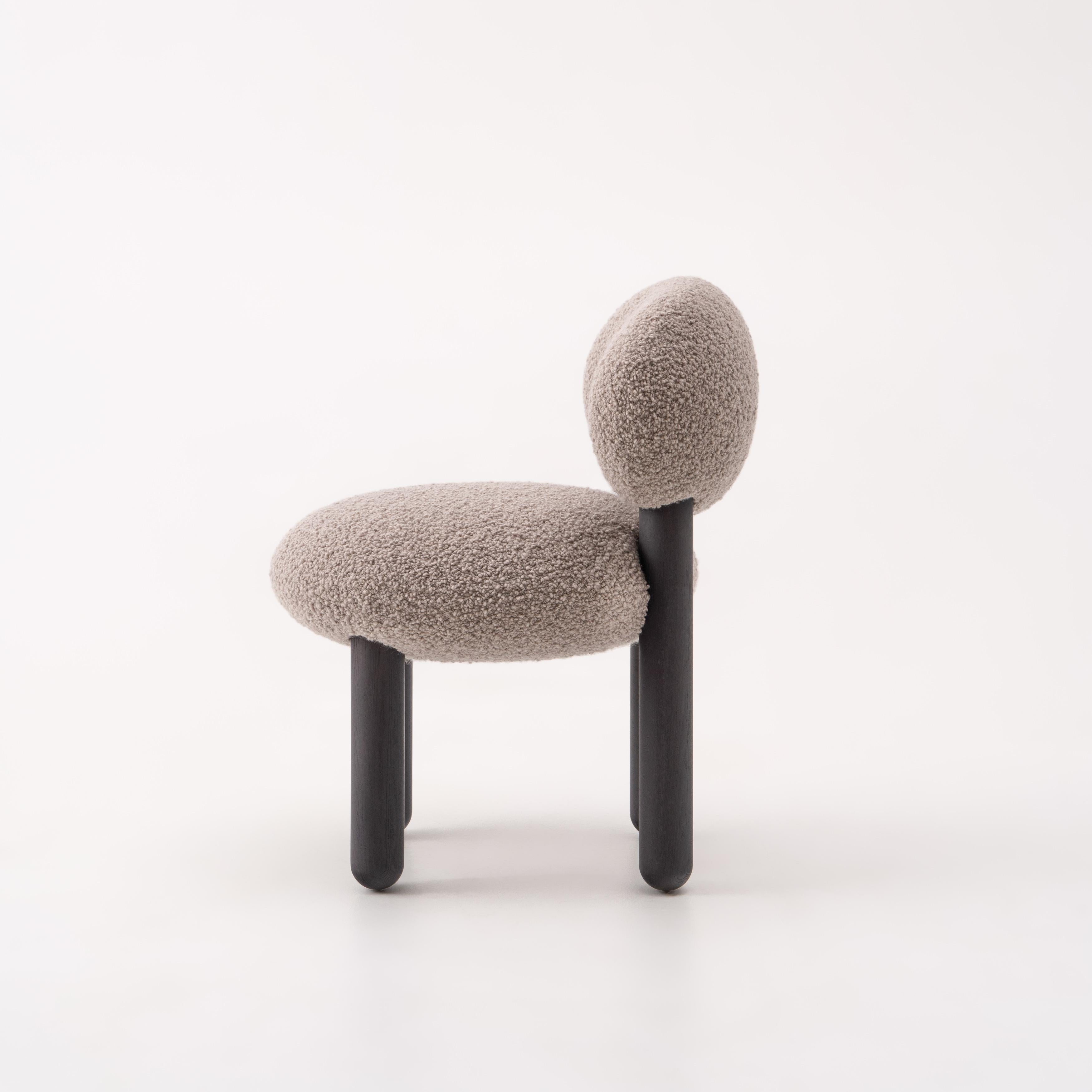 Hand-Crafted NOOM Home Flock CS2 Chair Dedar Nimbus For Sale