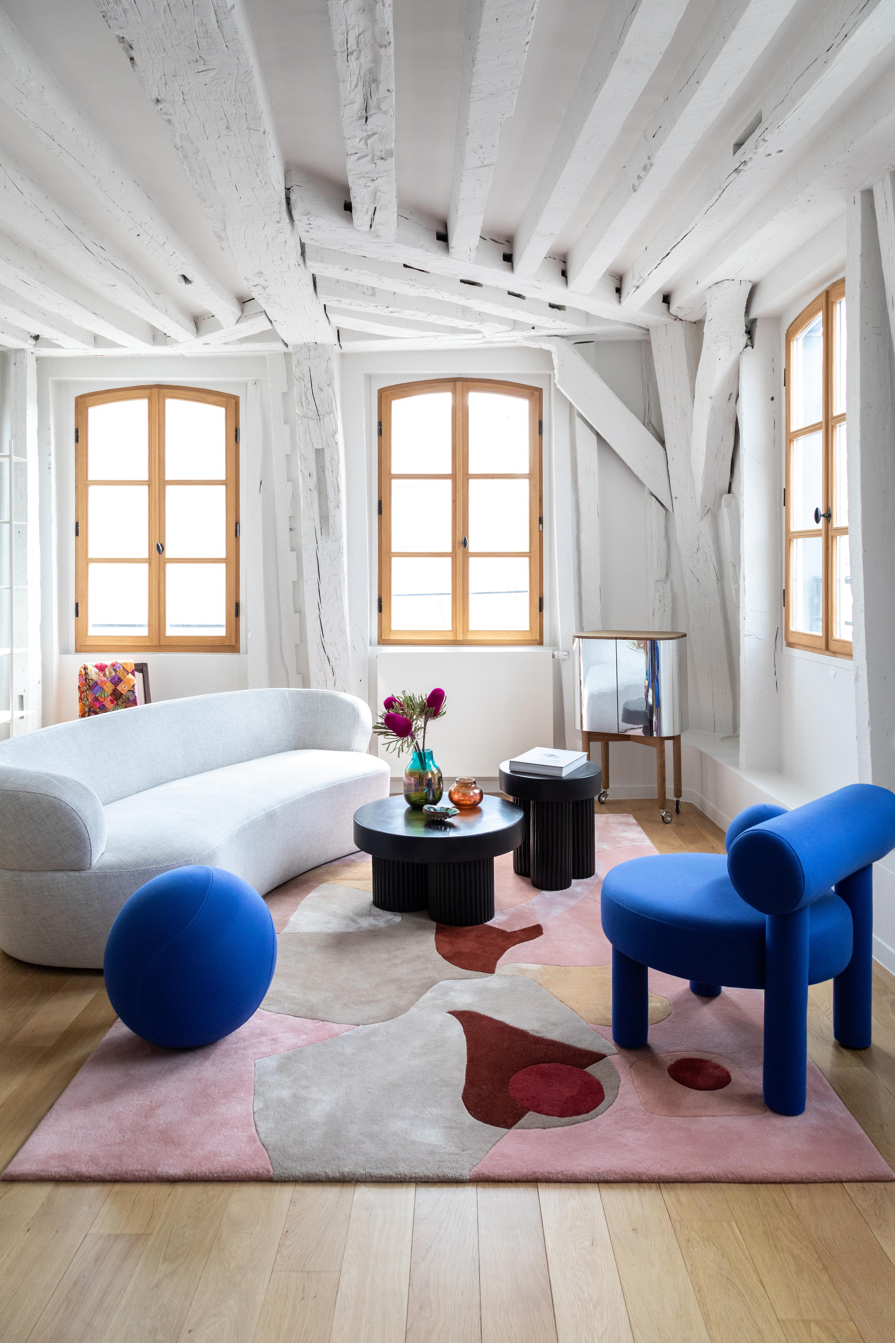 La nueva colección de muebles NOOM está dedicada al centenario de la fundación de la Escuela Bauhaus en Alemania. Las ideas de funcionalismo y concisión, la combinación de artesanía y arte, los edificios y objetos formados por una composición de