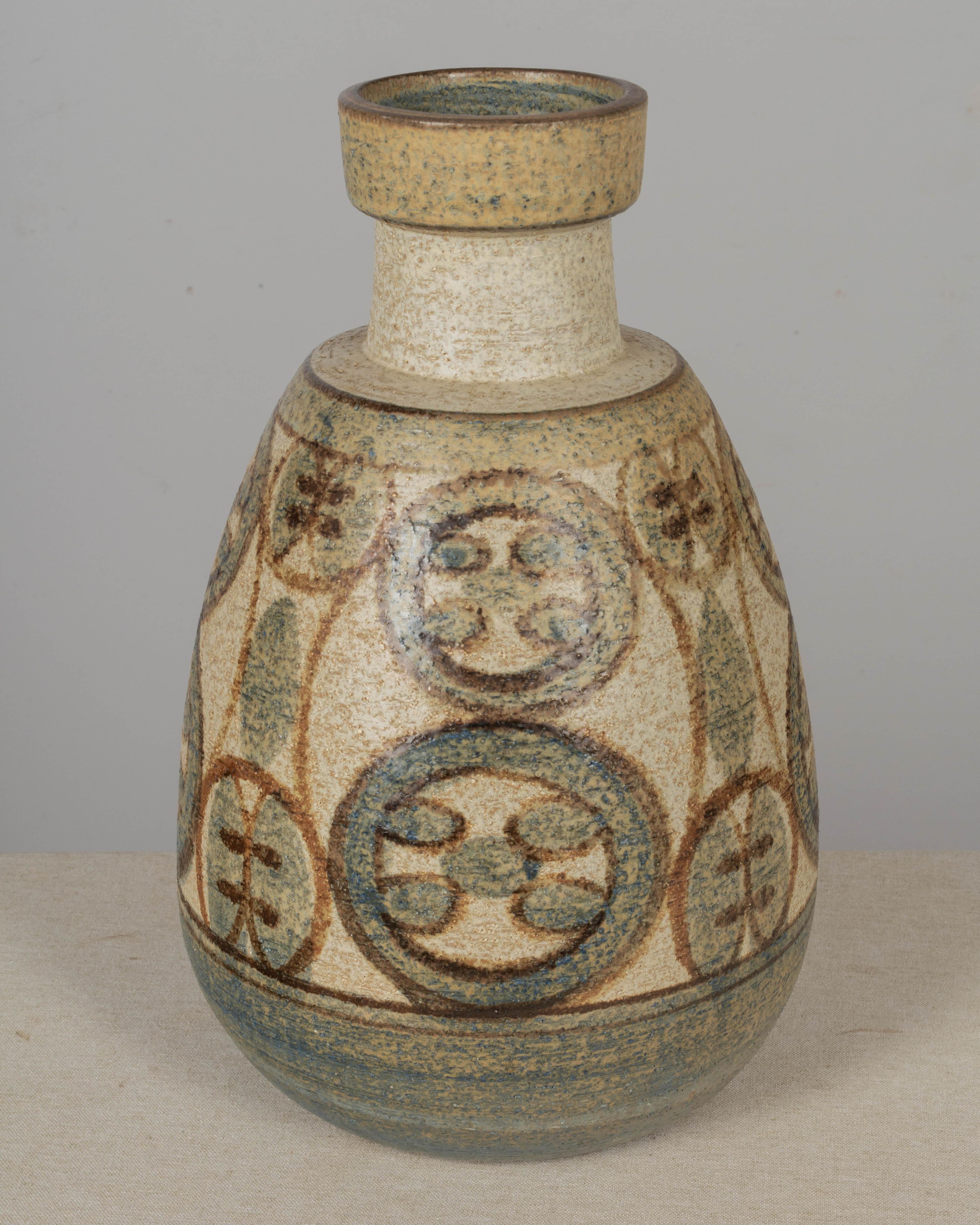 Noomi Backhausen Große Vase aus Søholm-Keramik  (Handbemalt) im Angebot