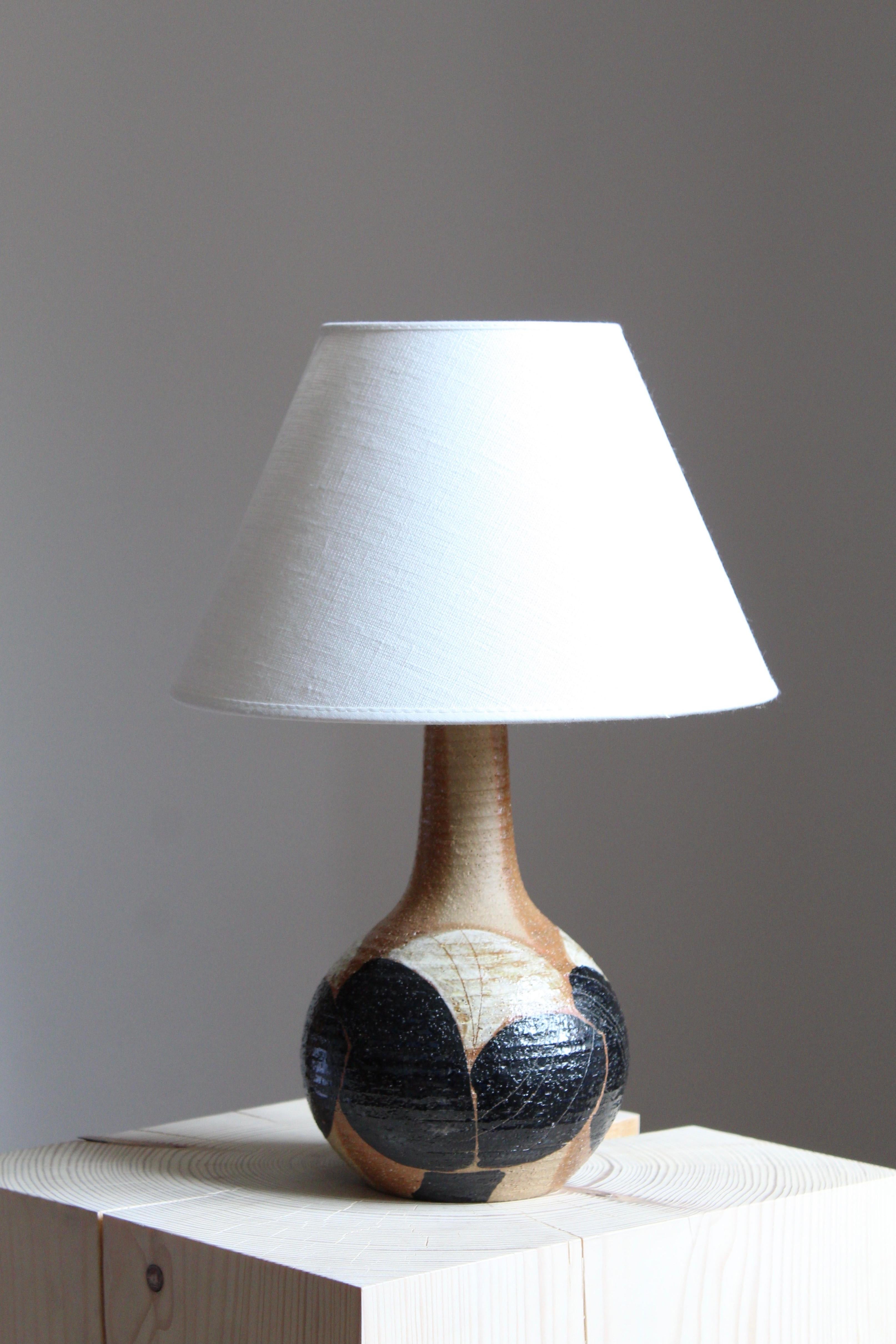 A small table lamp produced by Søholm Keramik, located on the island of Bornholm in Denmark. Design by Noomi Backhausen, signed.

Brand new high-end linen lampshade.