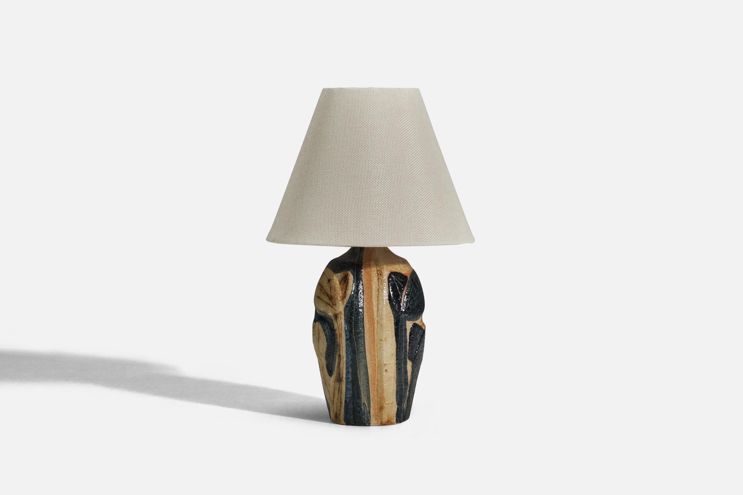 A green and cream glazed stoneware table lamp designed by Noomi Backhausen and produced by Søholm, Denmark, 1960s.

Sold without lampshade
Dimensions of lamp (inches) : 9.62 x 4.43 x 4.43 (height x width x depth)
Dimensions of lampshade (inches)