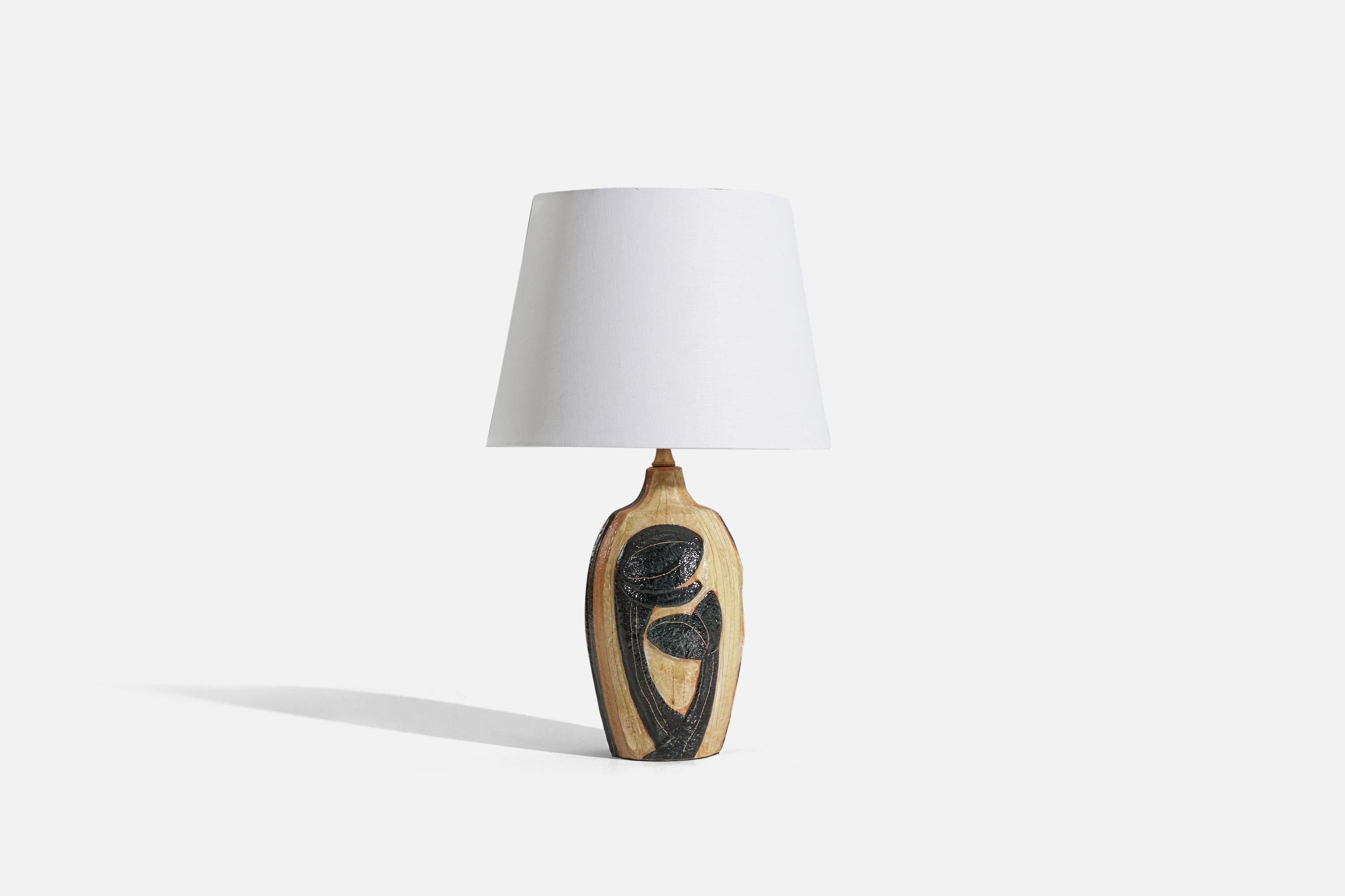 A glazed stoneware table lamp designed by Noomi Backhausen and produced by Søholm Keramik, Bornholm, Denmark, c. 1960s. 

Sold without lampshade. 
Dimensions of Lamp (inches) : 14.1875 x 5.75 x 5.75 (H x W x D)
Dimensions of Shade (inches) : 9 x 12