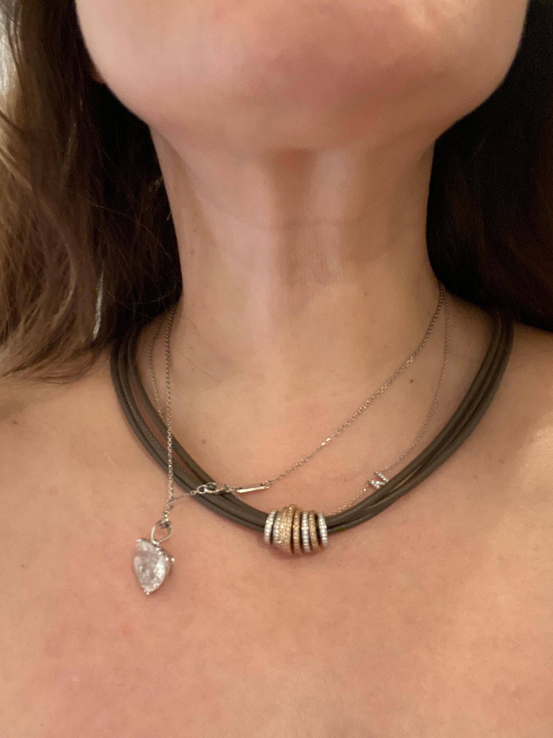Collana di diamanti e cuoio di Noor in oro rosa 18 carati modello Looping in vendita 8