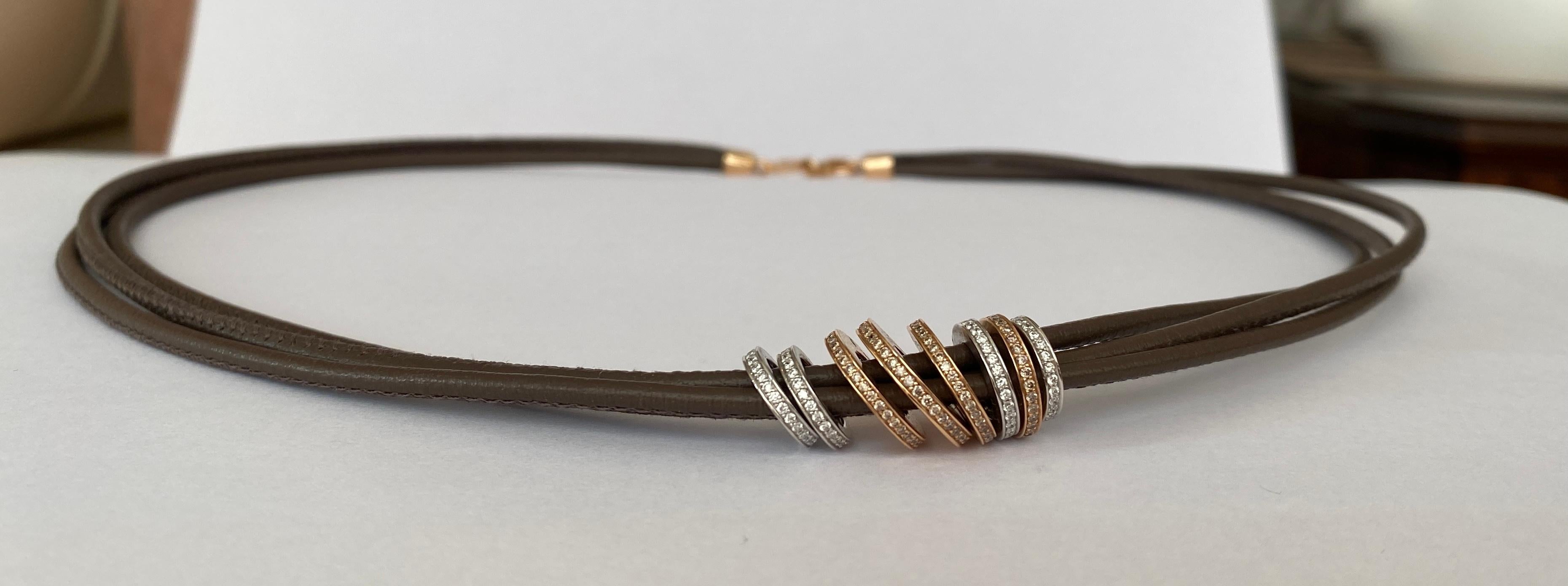 Collana di diamanti e cuoio di Noor in oro rosa 18 carati modello Looping In condizioni ottime in vendita a AMSTERDAM, NL