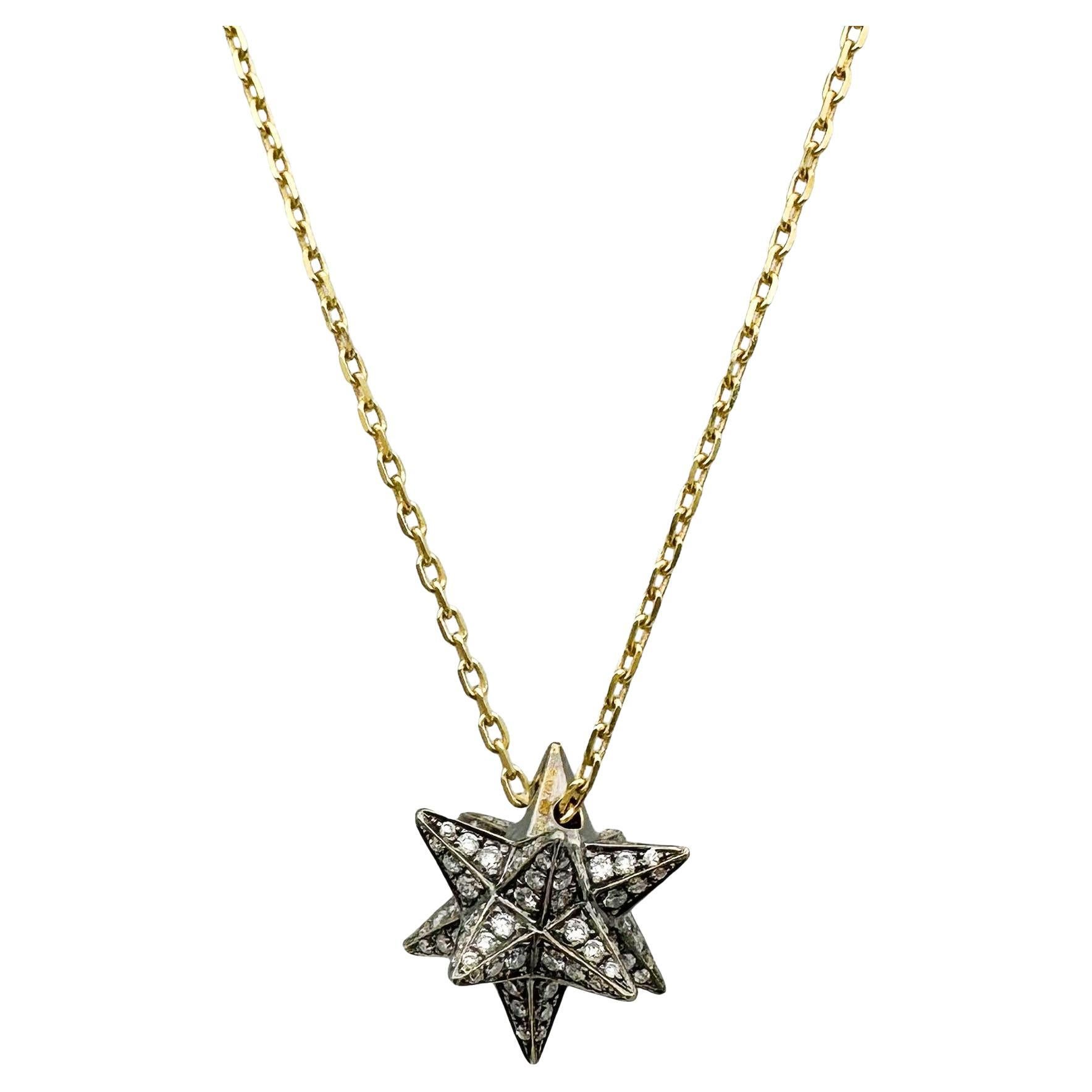 Noor Fares, collier pendentif étoile Merkaba en or 18 carats et diamants de 0,73 carat en vente