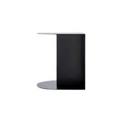 Table d'appoint Norah en acier avec finition en polyéthylène 18 "D x 20 "H