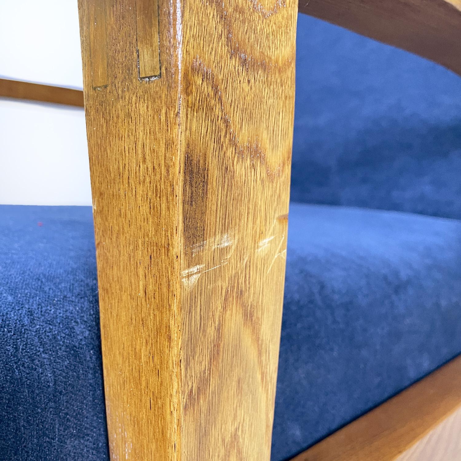 Poltrone italiane di metà secolo in legno e tessuto blu, anni '50 in vendita 3
