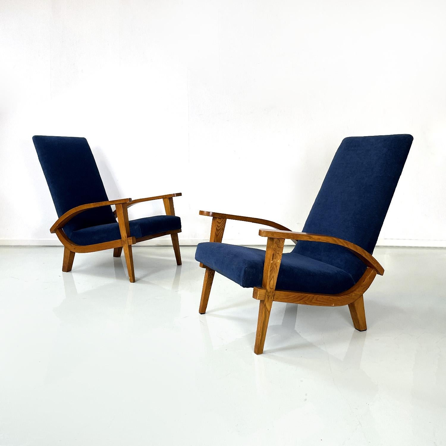 Italian mid-century modern wood and blue fabric armchairs, 1950s
Pair of armchairs with wooden structure and deep blue fabric. The structure has a square section, the armrests curve towards the backrest and joins the seat structure. The two front