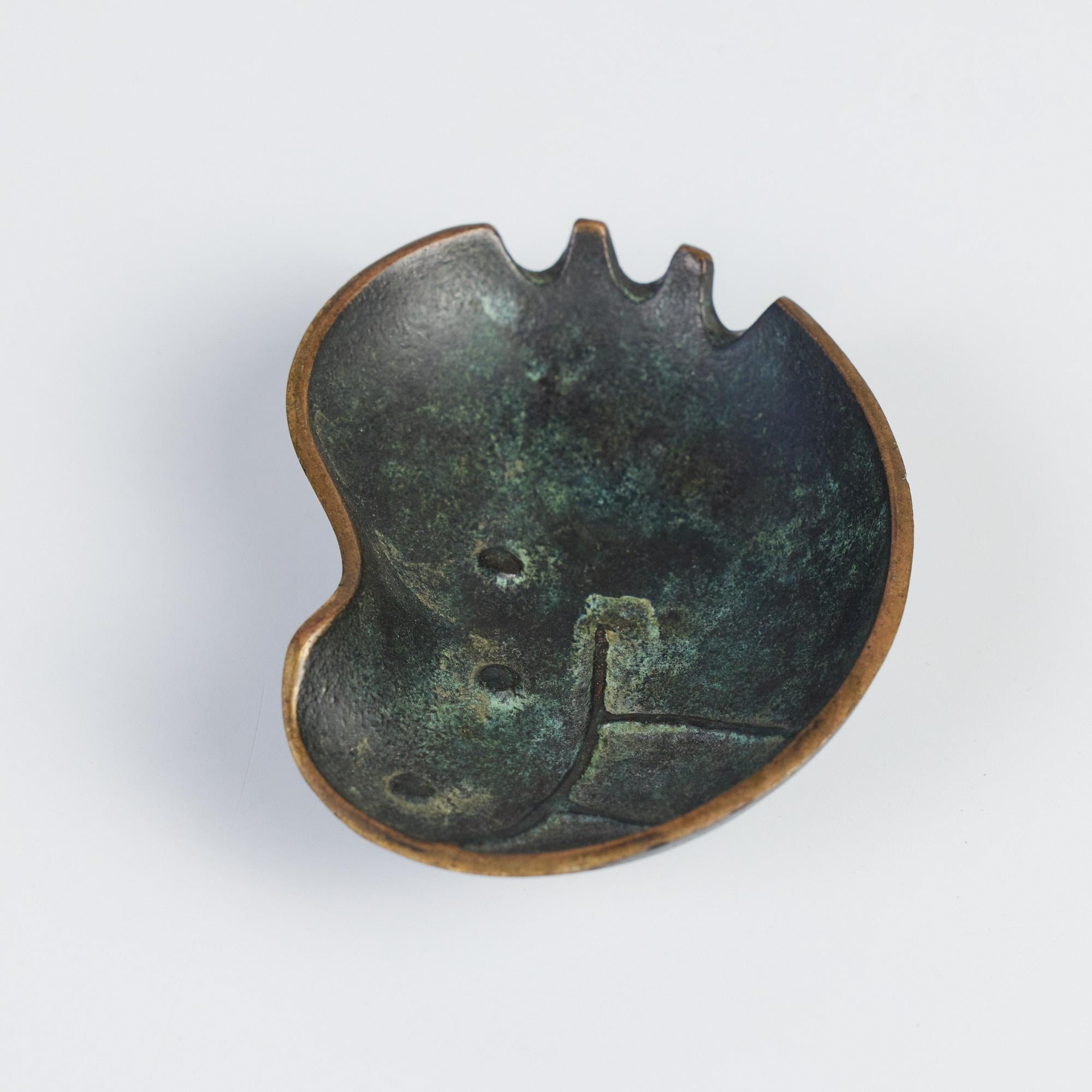 Nordia Leaf Shaped Ashtray 1