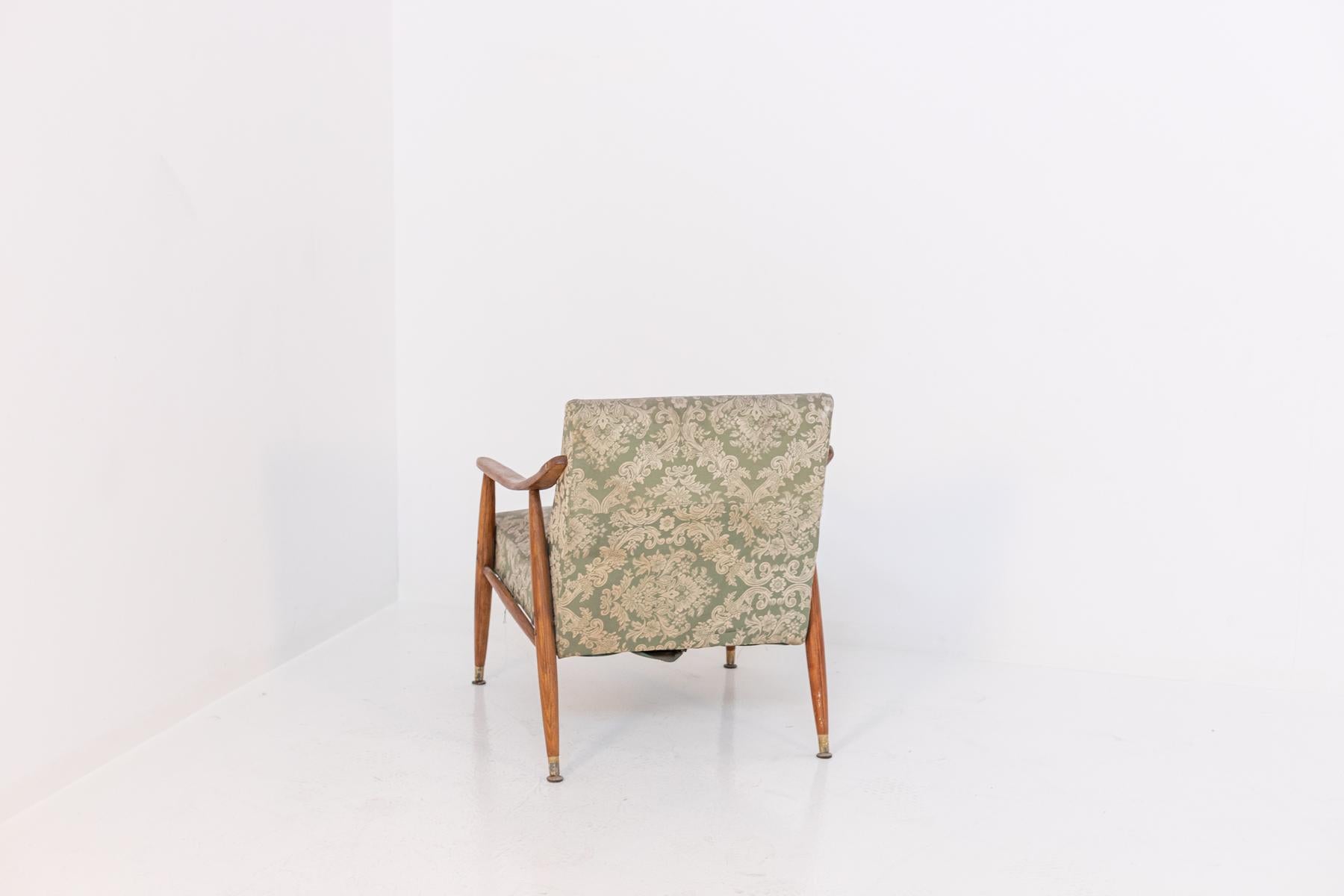 Nordicer Sessel aus Holz und Damast-Stoff im Angebot 9