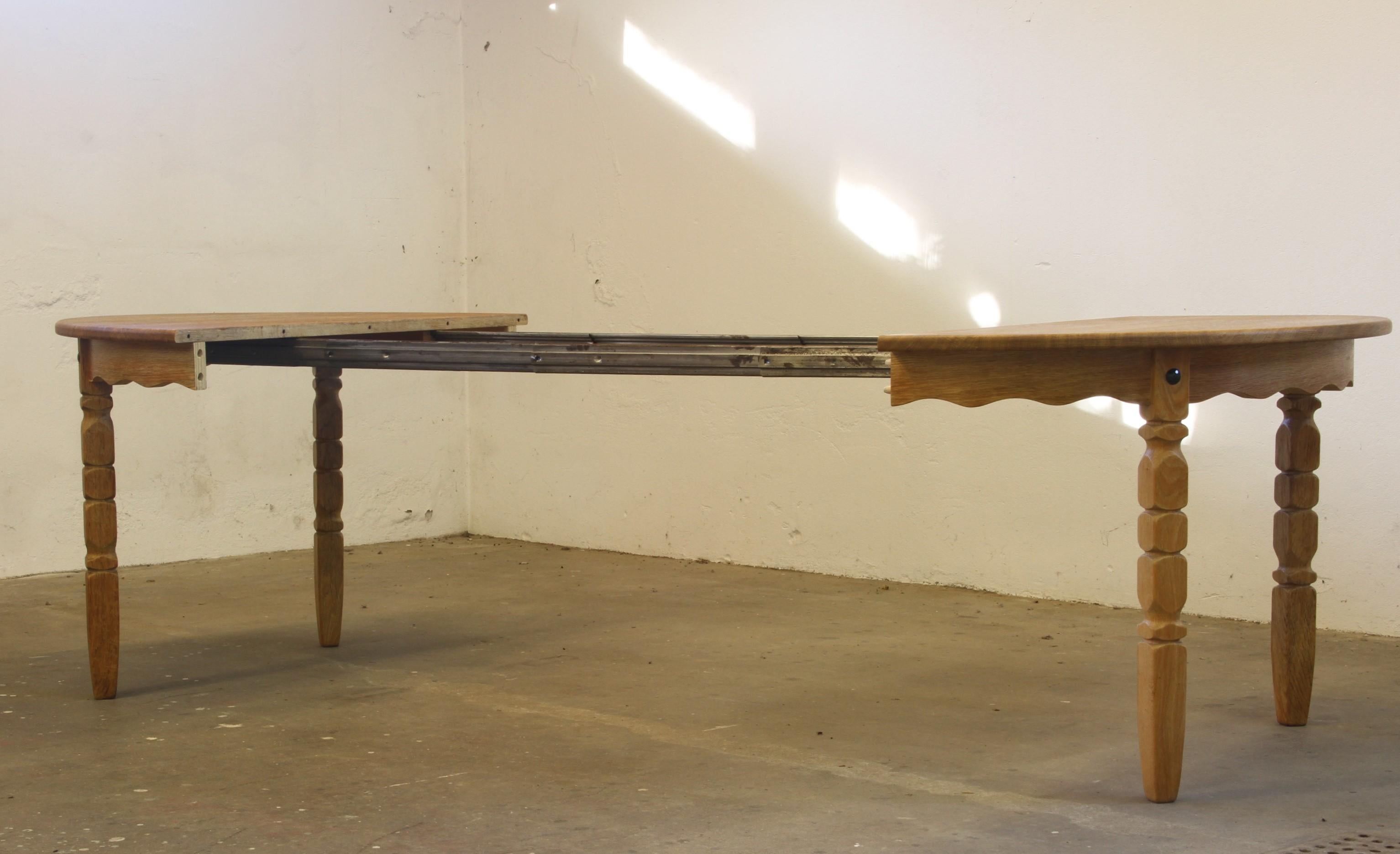 Nordic Brutalist Dining Table in Oak style of Henning Kjærnulf, 1960s In Good Condition For Sale In Store Heddinge, DK