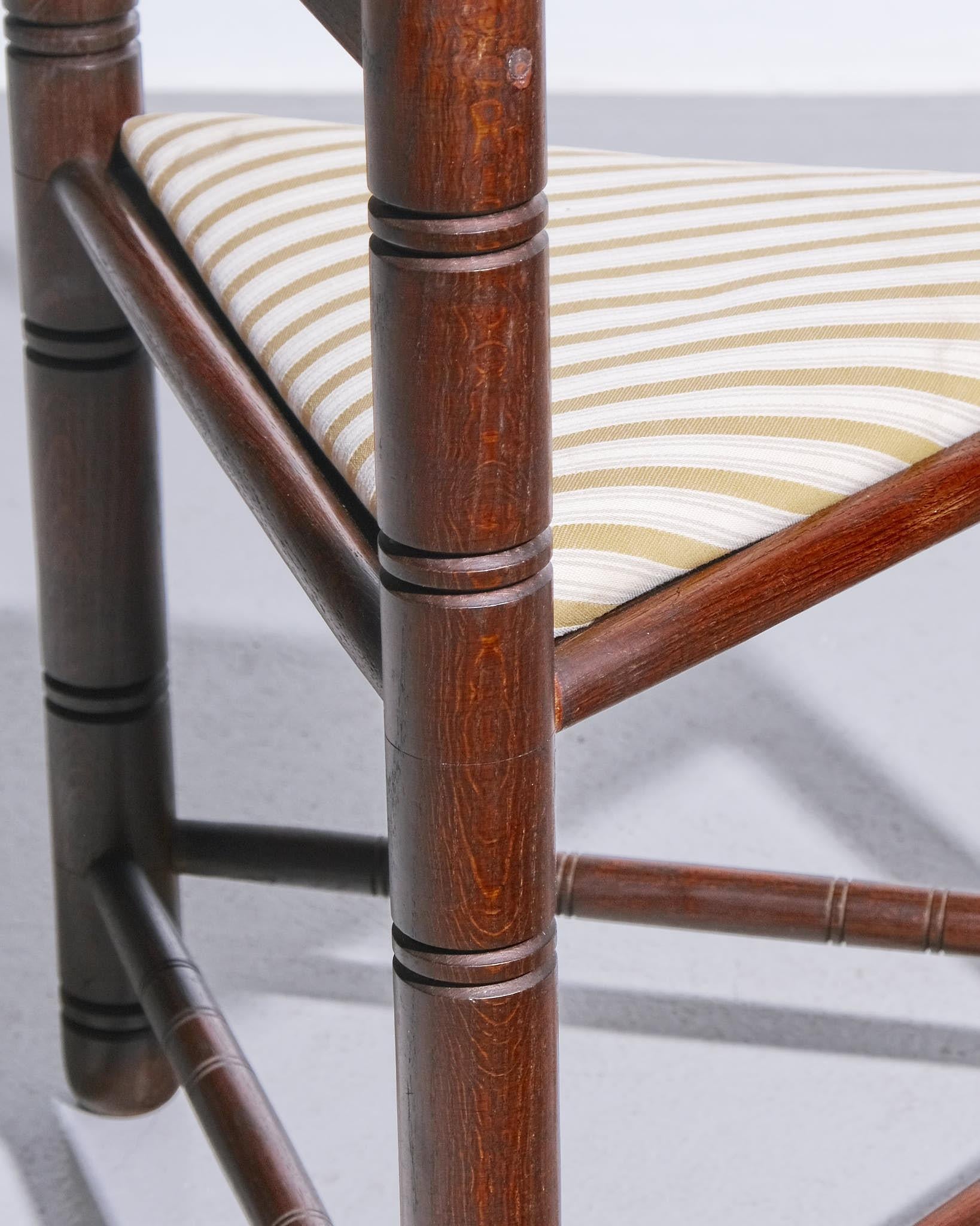 Chaise d'angle en chêne nordique sculpté Excellent état - En vente à London, GB