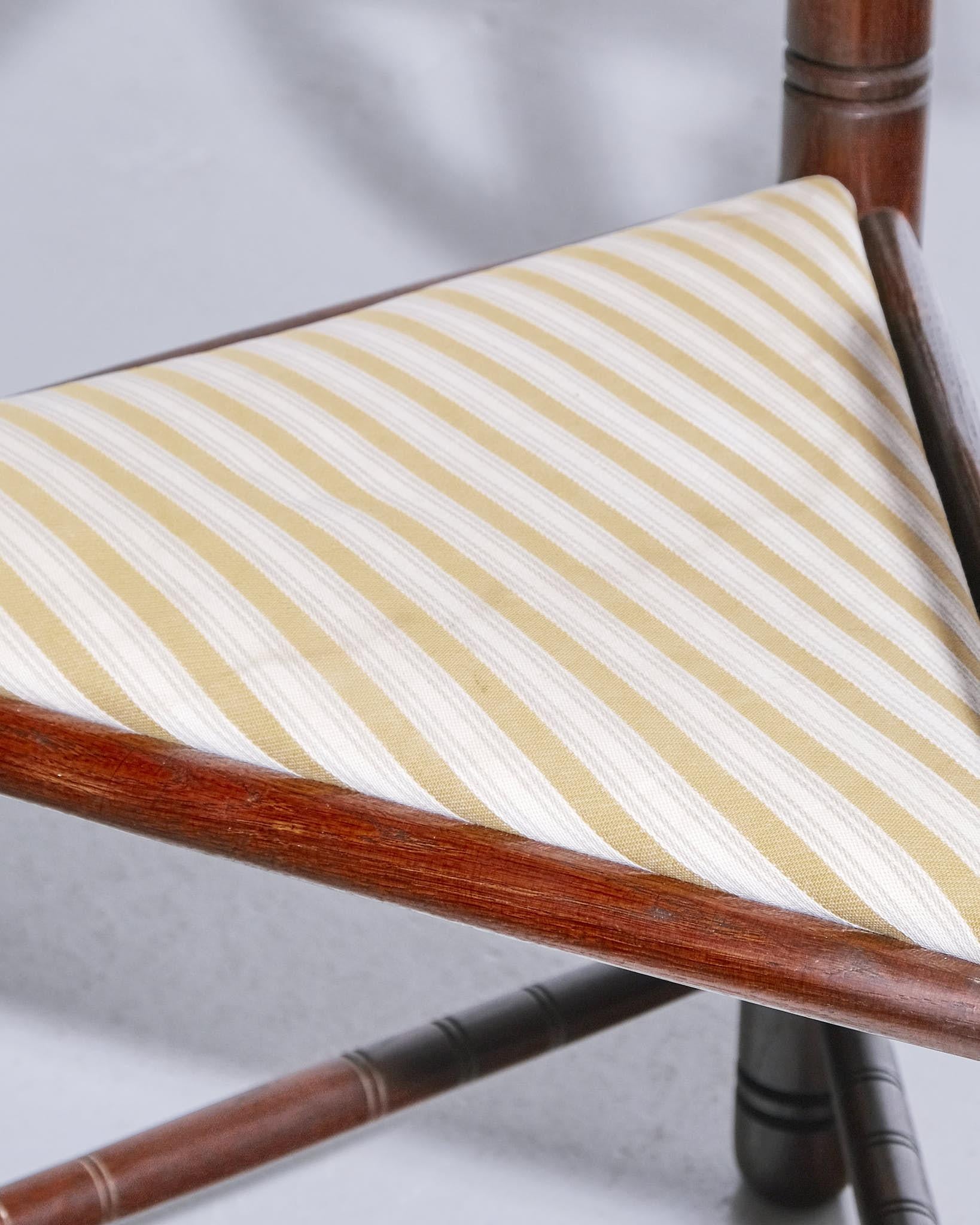 Tissu Chaise d'angle en chêne nordique sculpté en vente