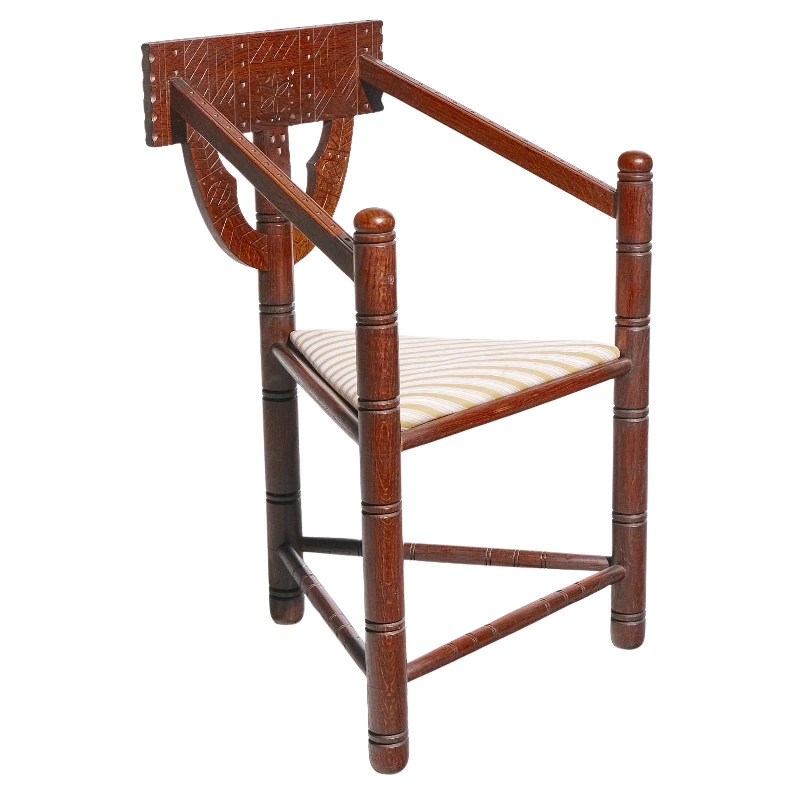 Chaise d'angle en chêne nordique sculpté