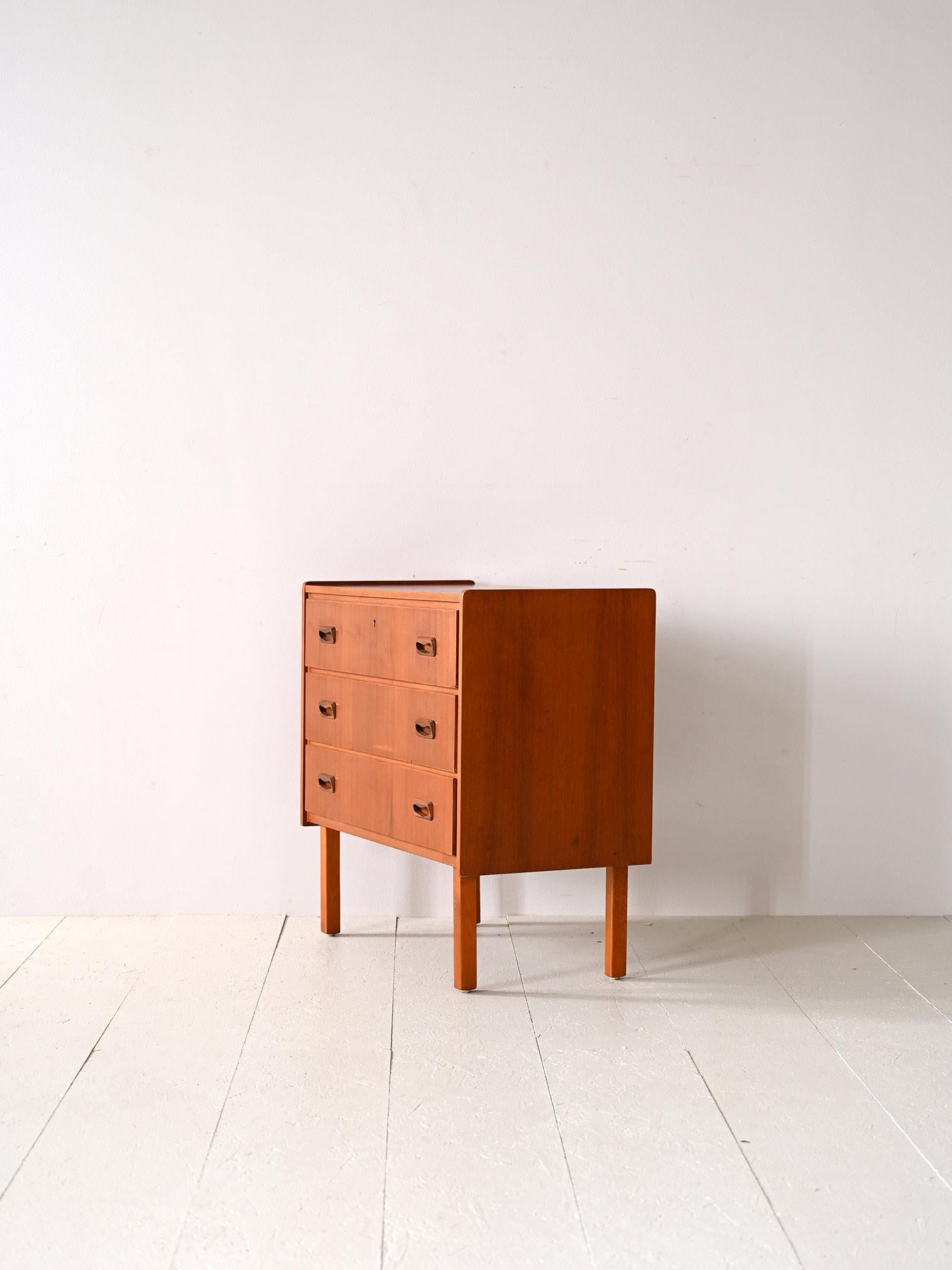 Scandinavian Nordic chest of drawers with 3 drawers For Sale