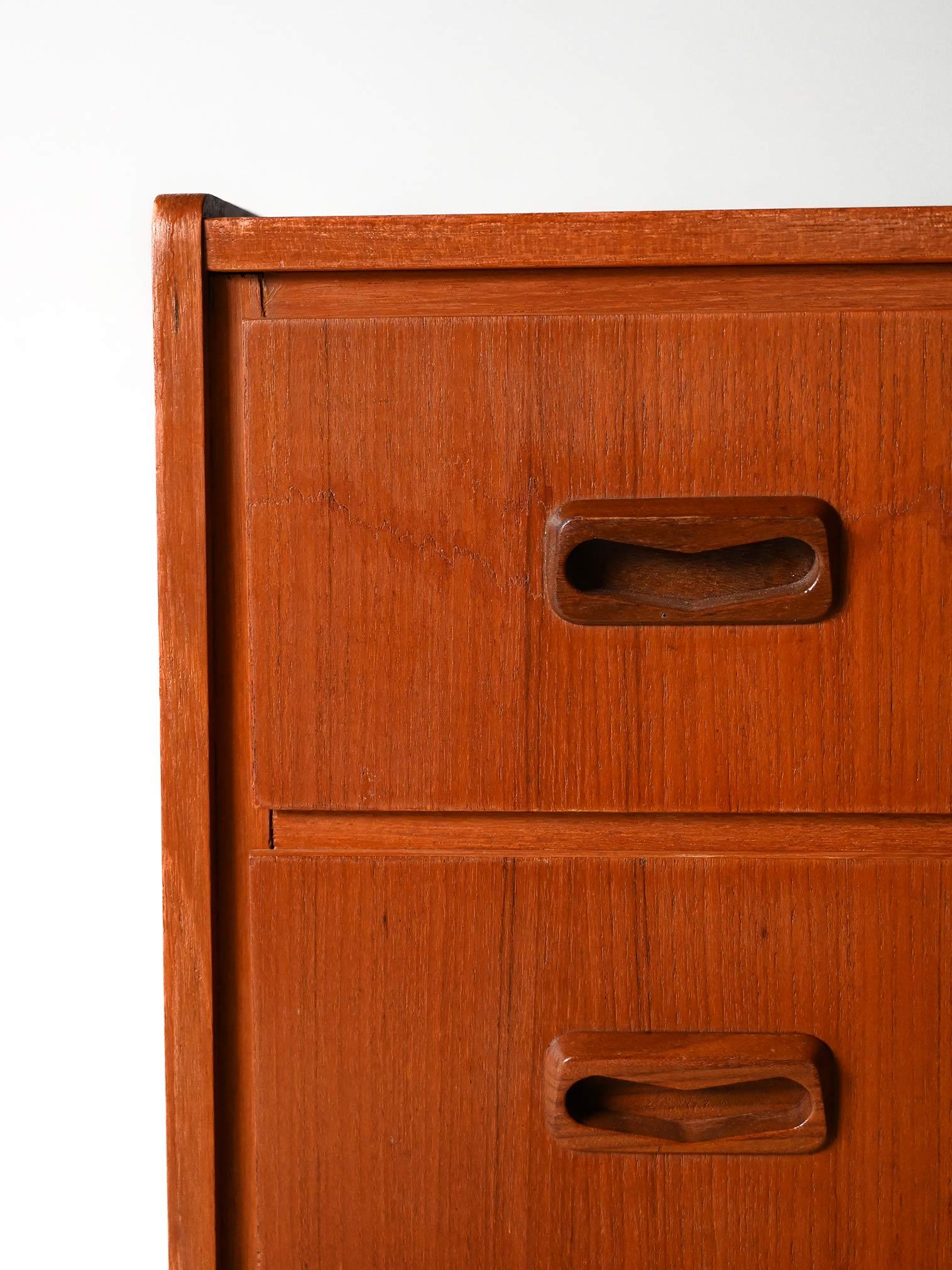Mid-20th Century Nordic chest of drawers with 3 drawers For Sale