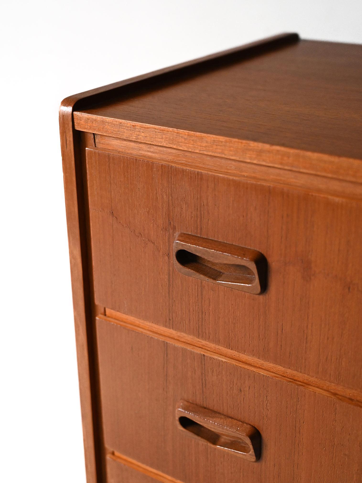 Teak Nordic chest of drawers with 3 drawers For Sale