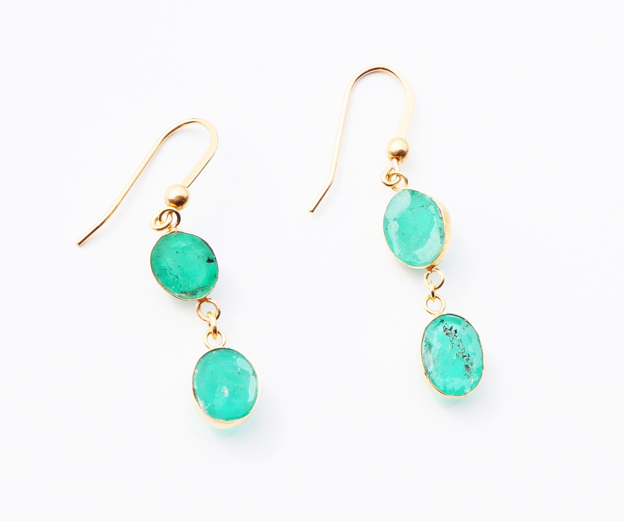 Nordic Dangle Earrings 9.5 ctw Emerald solid 18K Gold /3.4gr For Sale 2