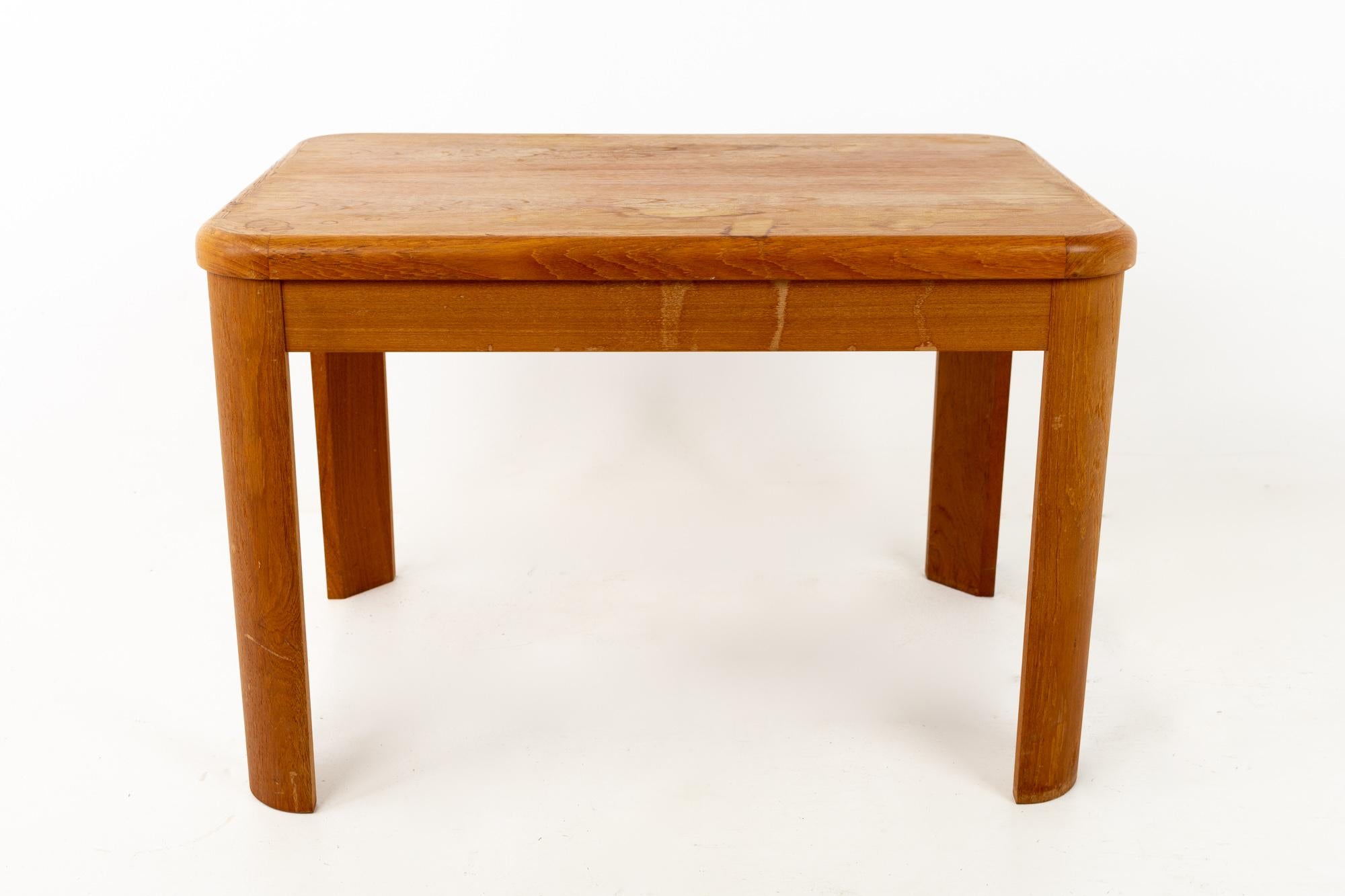 Nordic Furniture Mid-Century Teak End Table In Good Condition For Sale In Countryside, IL
