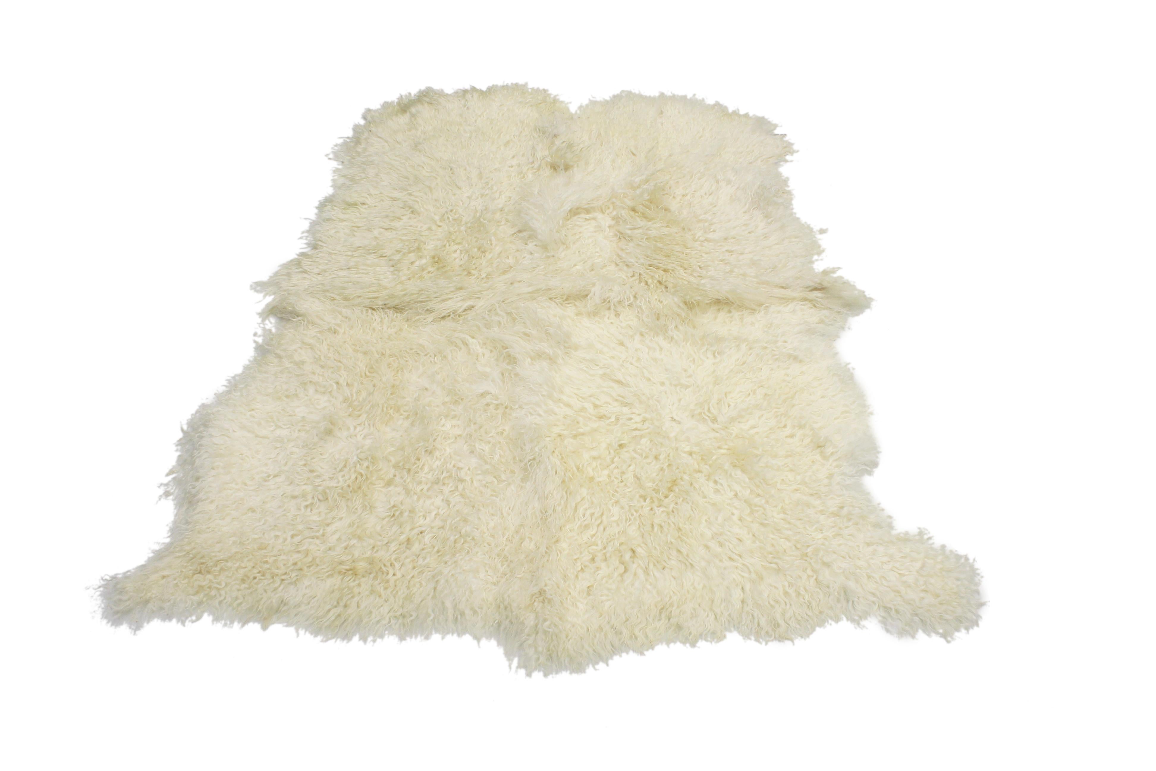 Nordic Inspiration Sheepskin Rug with Scandinavian Style and Danish Design In Excellent Condition In Dallas, TX