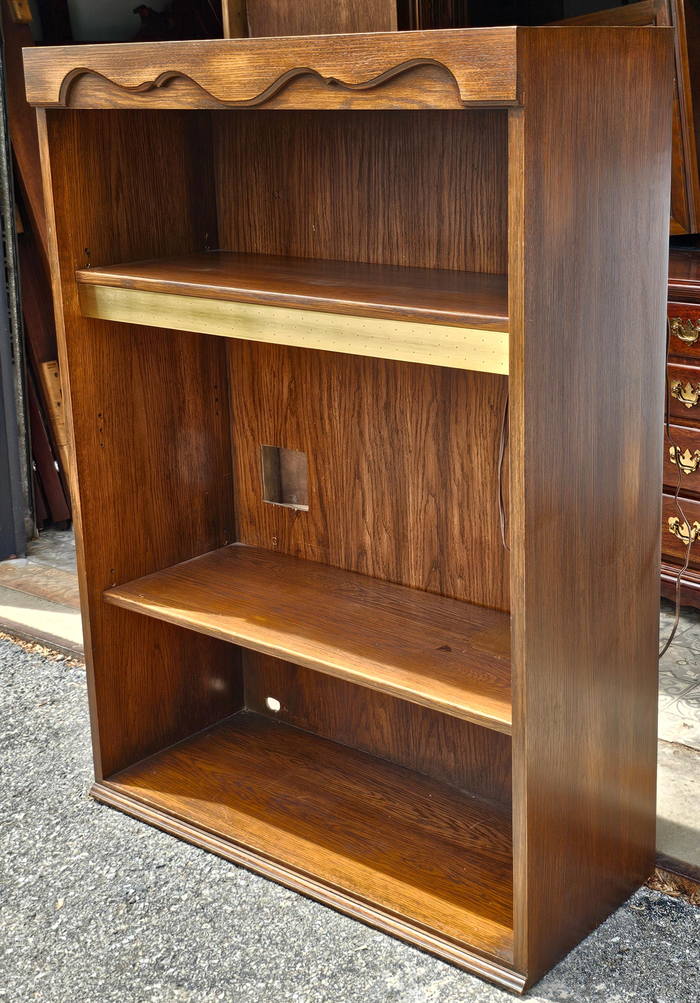 Scandinavo moderno Libreria nordica del metà del secolo scorso in Oak e Ottone in vendita