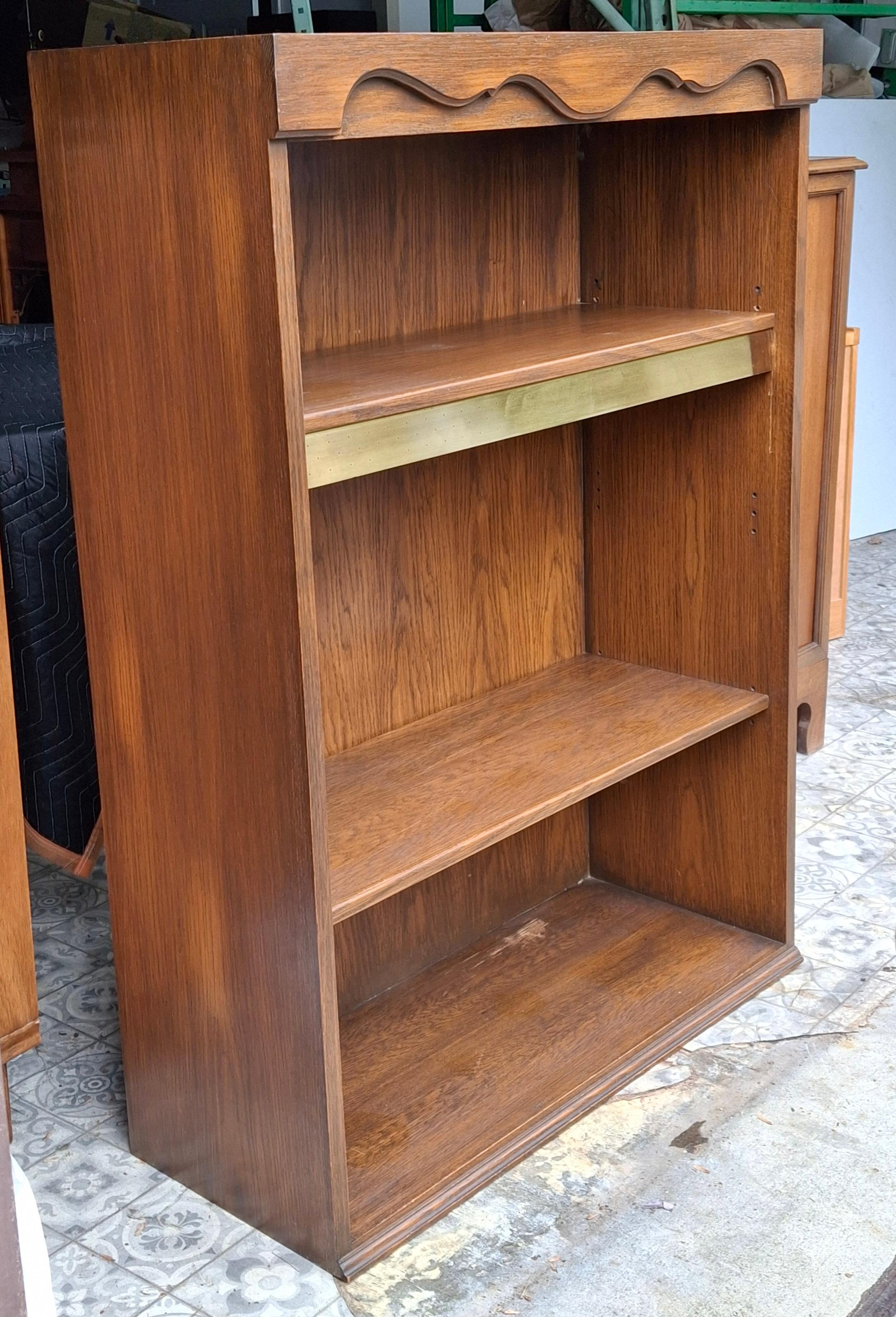 Sconosciuto Libreria nordica di metà secolo in Oak e ottone, coppia in vendita