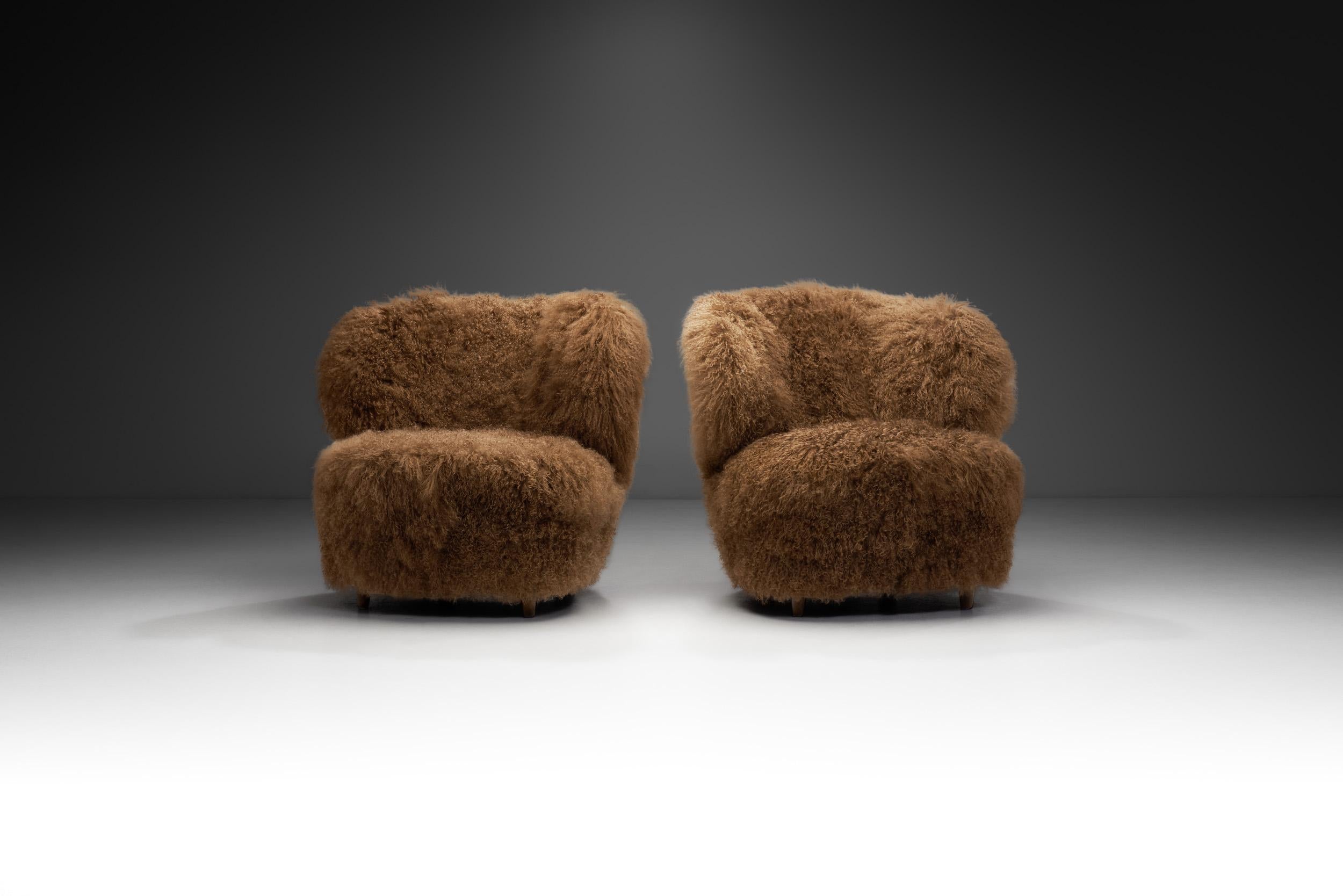 Mid-Century Modern Nordic Modern Lounge Chairs in Longhair Sheepskin, Finland ca 1950s For Sale