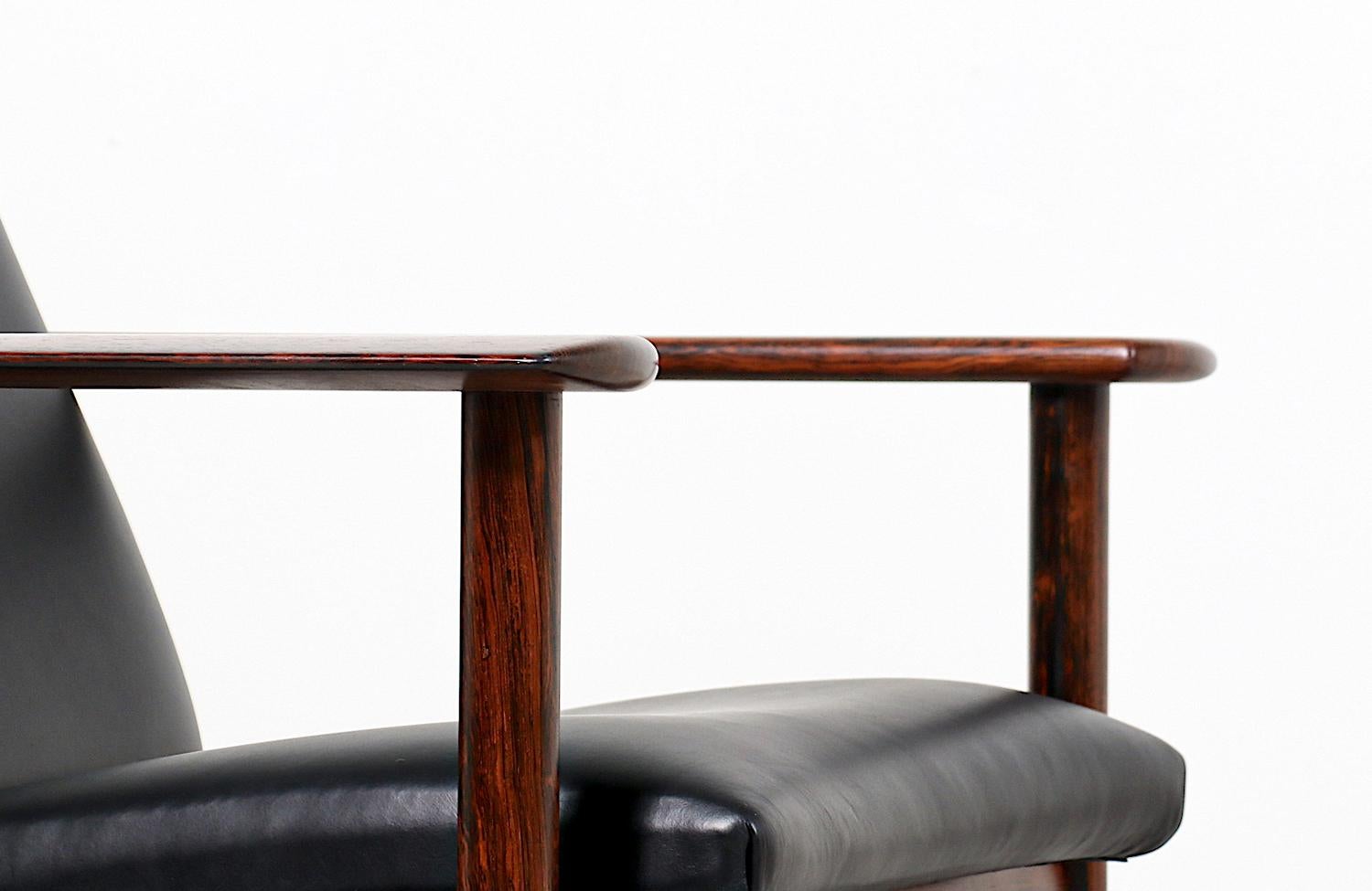 Expertly Restored - Nordic Modern Sculpted Rosewood Reclining Lounge Chair For Sale 3