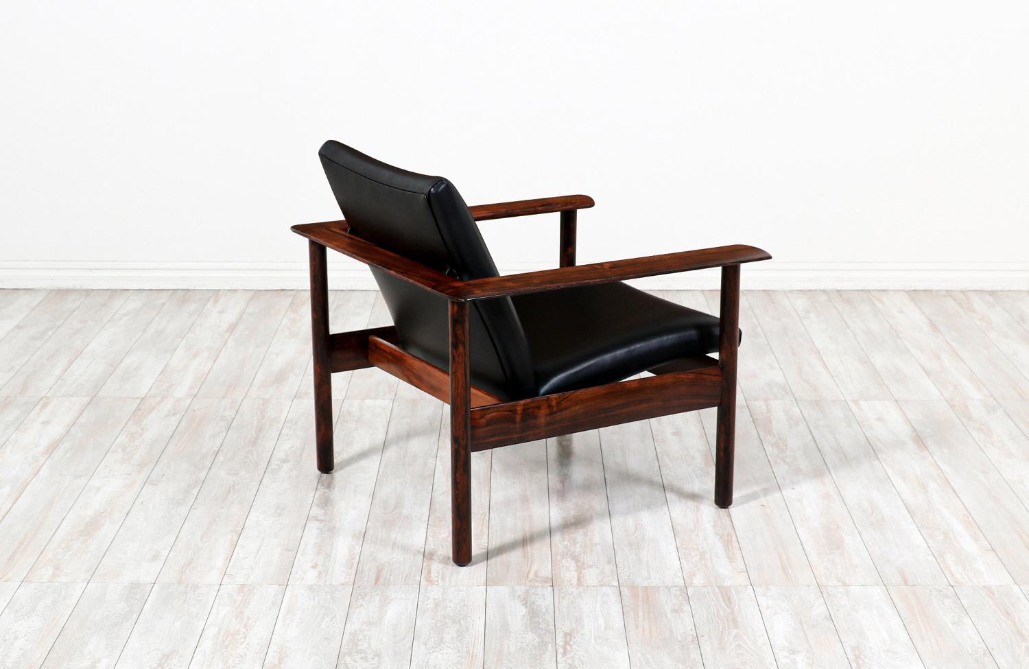 Norwegian Expertly Restored - Nordic Modern Sculpted Rosewood Reclining Lounge Chair For Sale