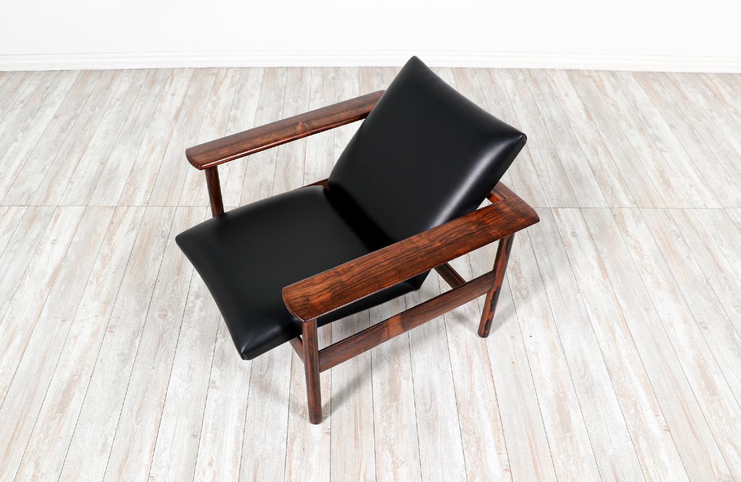 Mid-20th Century Expertly Restored - Nordic Modern Sculpted Rosewood Reclining Lounge Chair For Sale