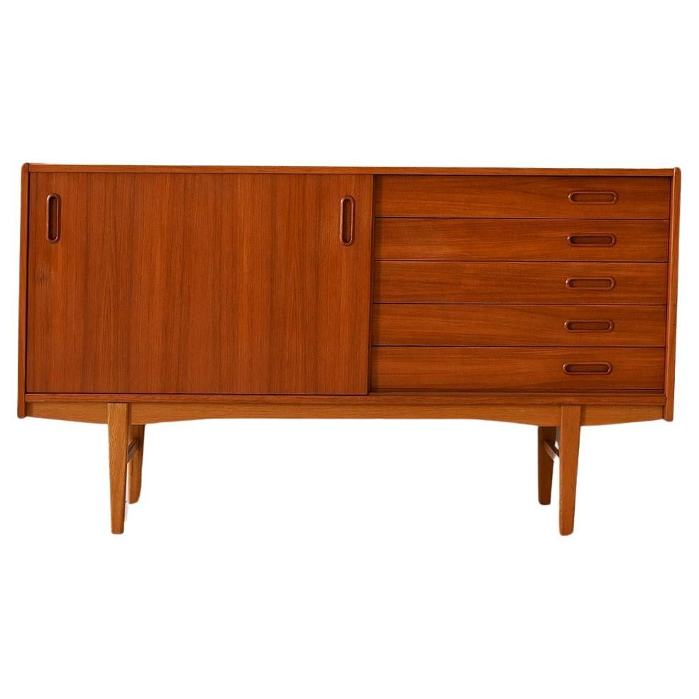 Nordic sideboard with drawers