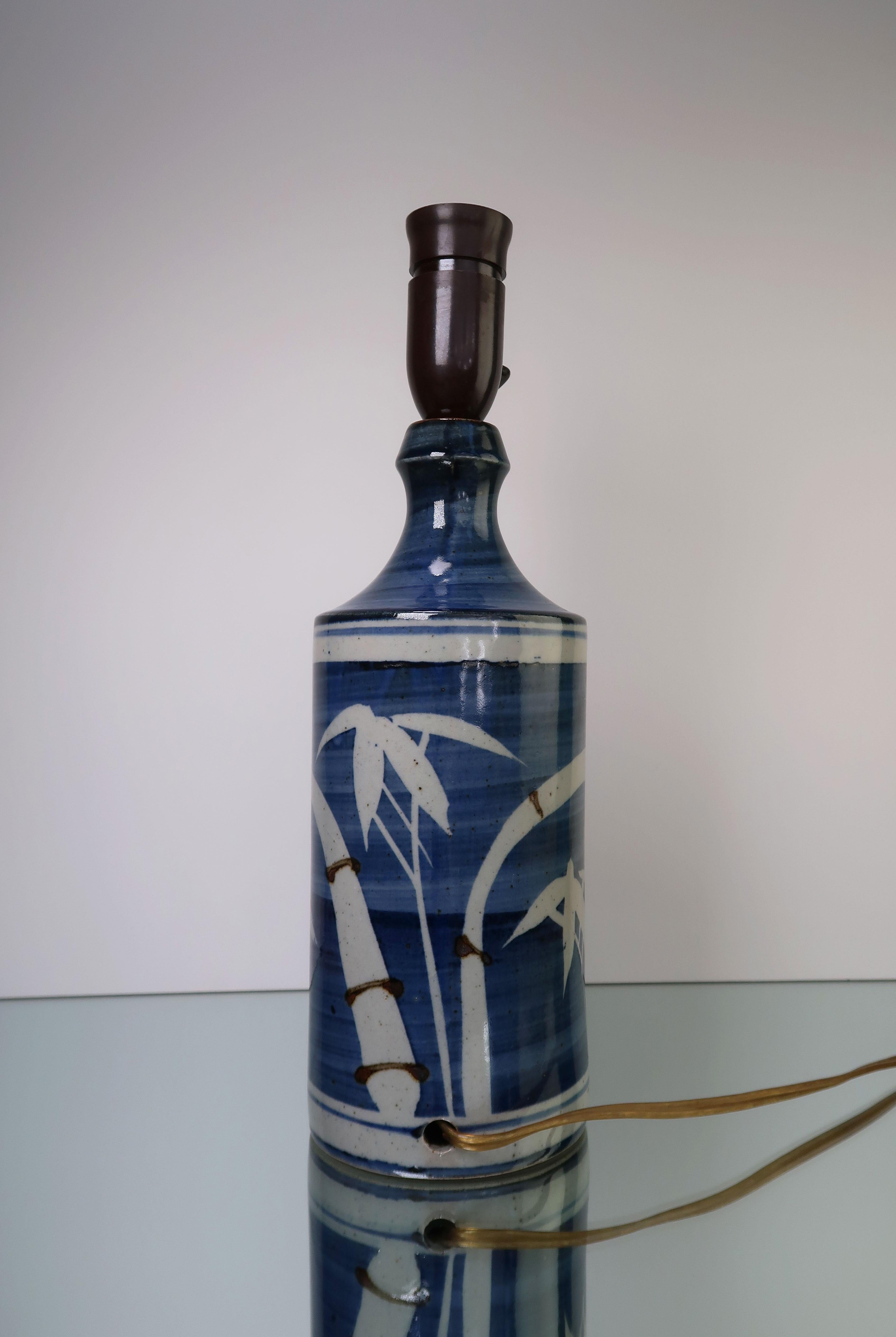 Mid-Century Modern 1970s Blue, White Palm Decor Ceramic Table Lamp For Sale