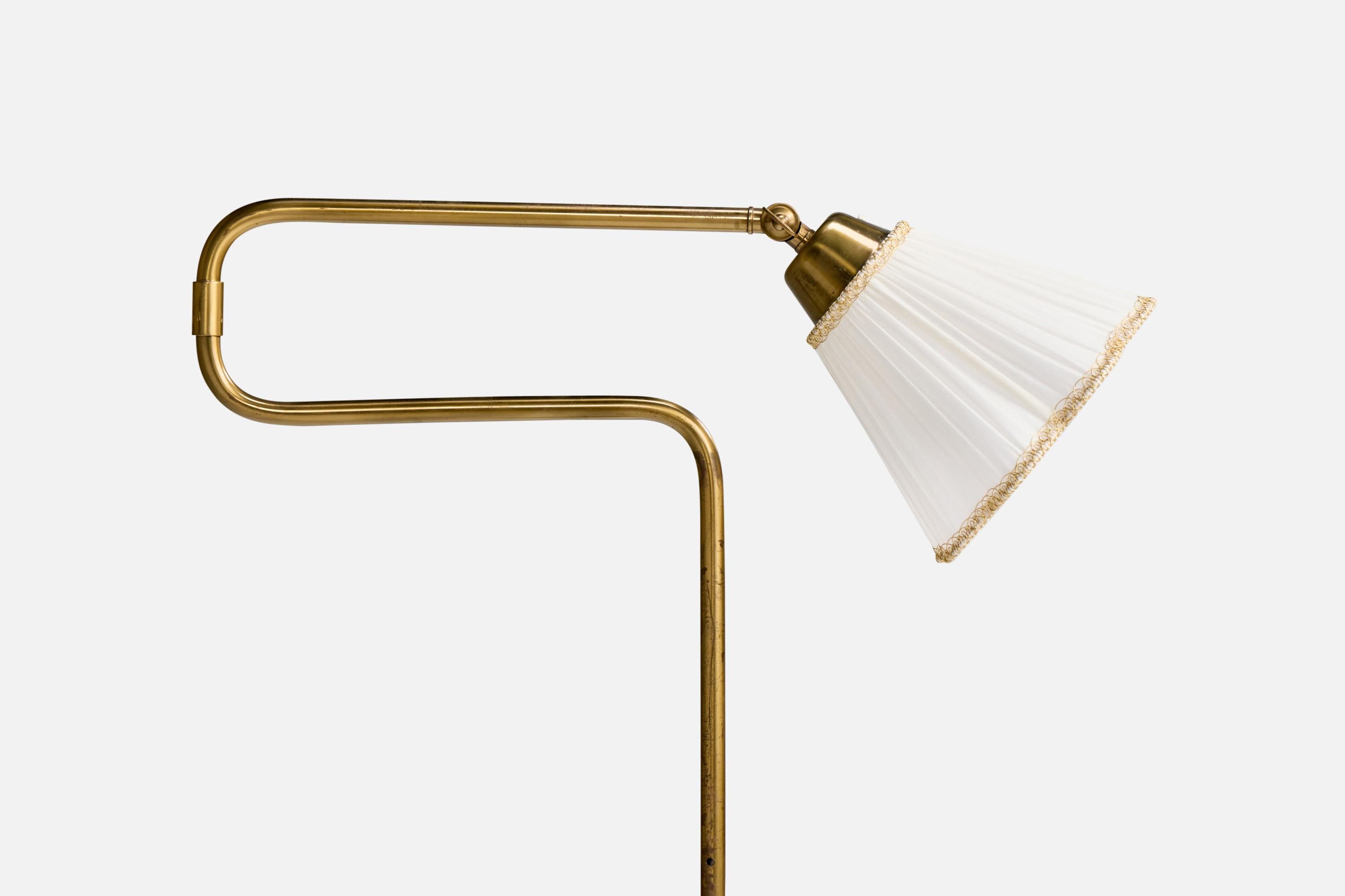 Suédois Nordiska Kompaniet, lampadaire réglable, laiton, tissu, Suède, années 1940 en vente