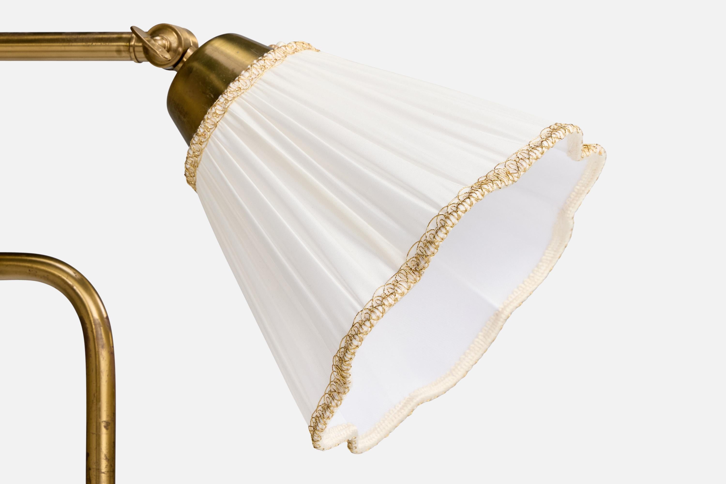 Nordiska Kompaniet, lampadaire réglable, laiton, tissu, Suède, années 1940 Bon état - En vente à High Point, NC