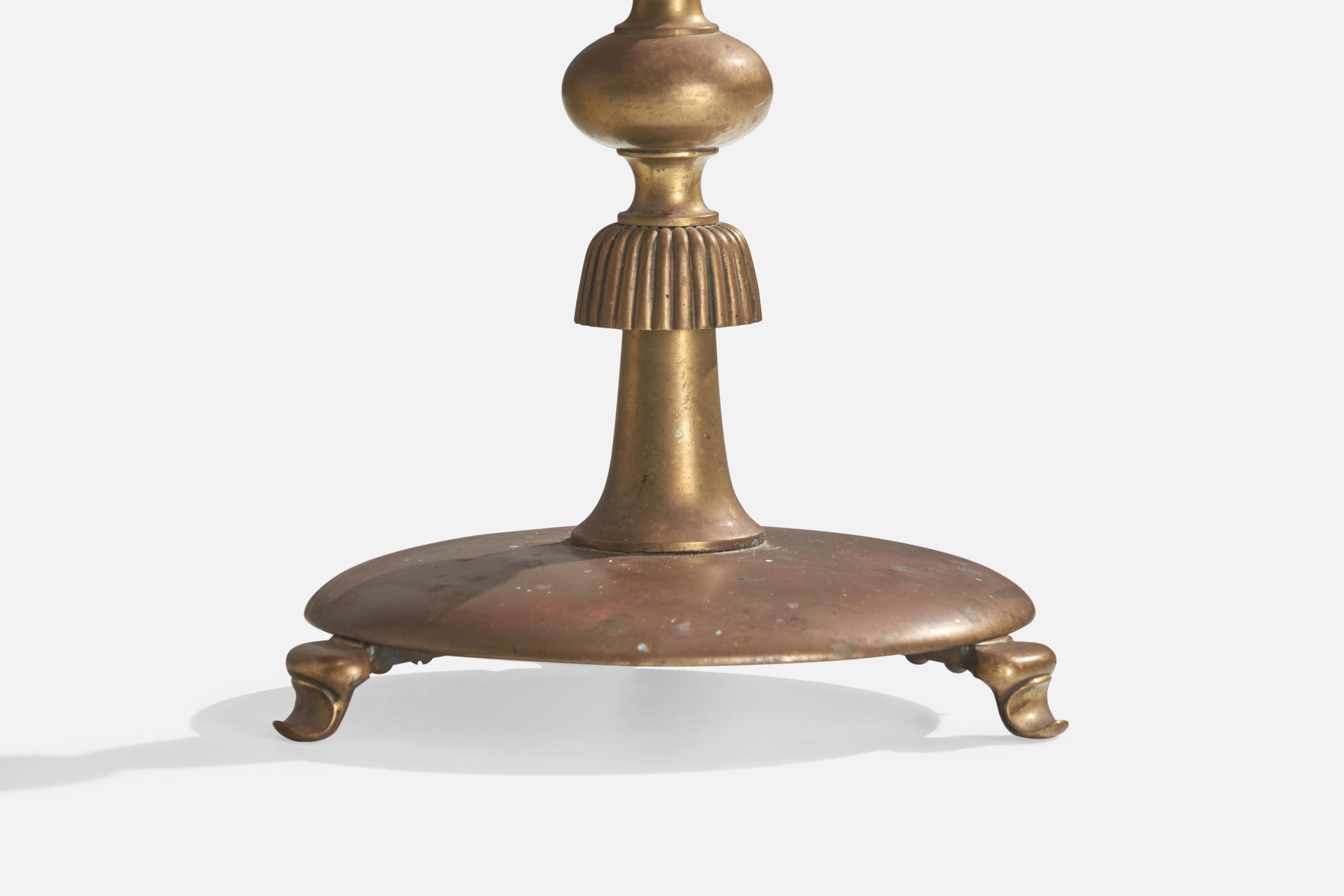 Milieu du XXe siècle Lampadaire Nordiska Kompaniet, laiton, verre, Suède, années 1930 en vente