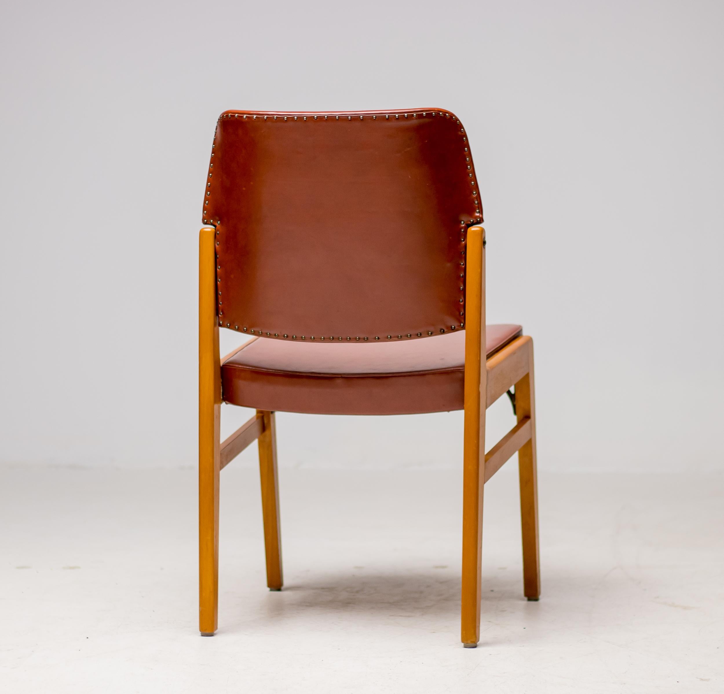 Schöner Beistellstuhl von Nordiska Kompaniet, dem schwedischen Hersteller, der für die Entwürfe von Axel Einar Hjorth bekannt ist. Nordiska Kompaniet produzierte auch Möbel, die von Florence Knoll entworfen wurden, unter der Lizenz von Knoll