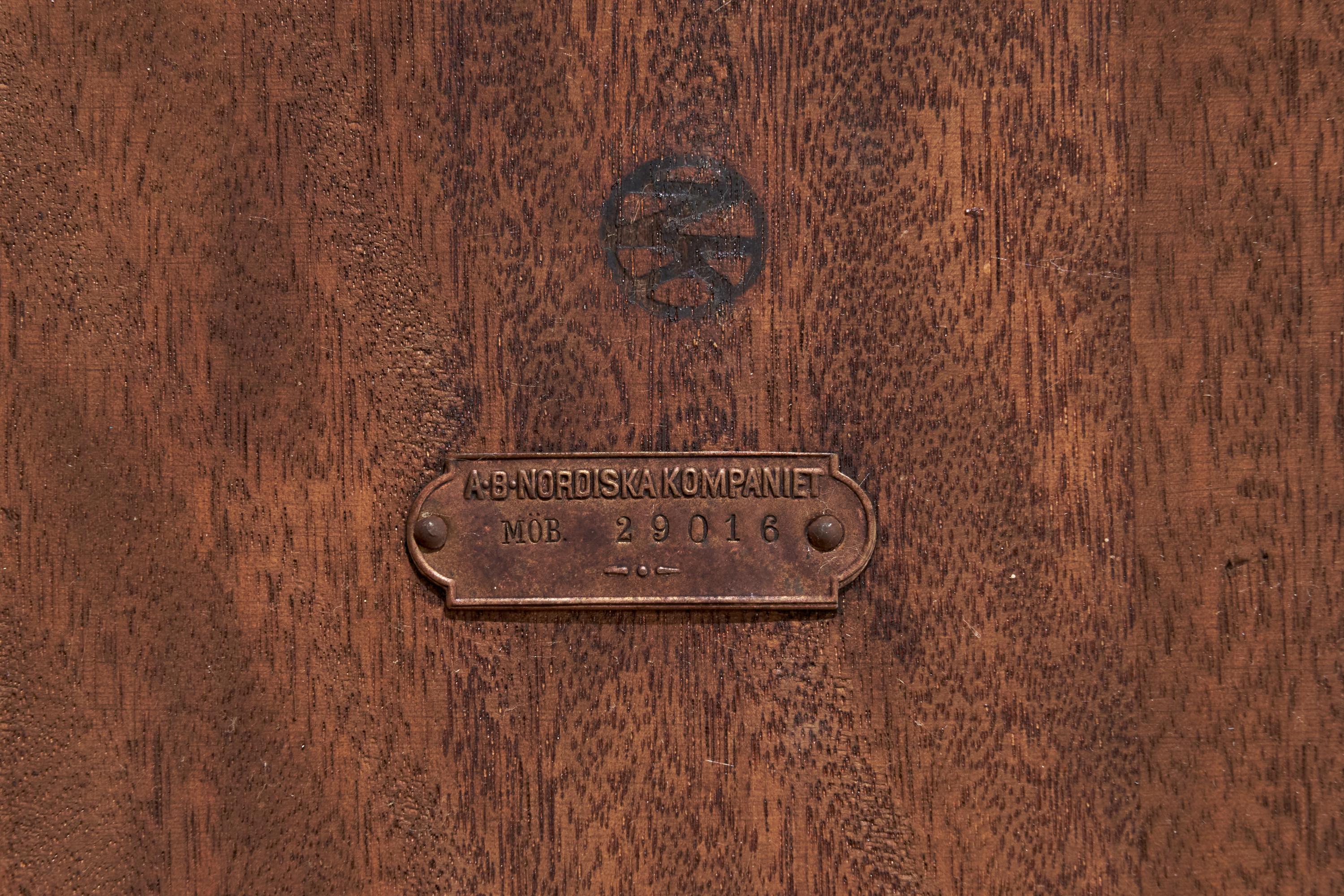 Table d'appoint Nordiska Kompaniet, chêne, cuivre, Suède, années 1920 en vente 1