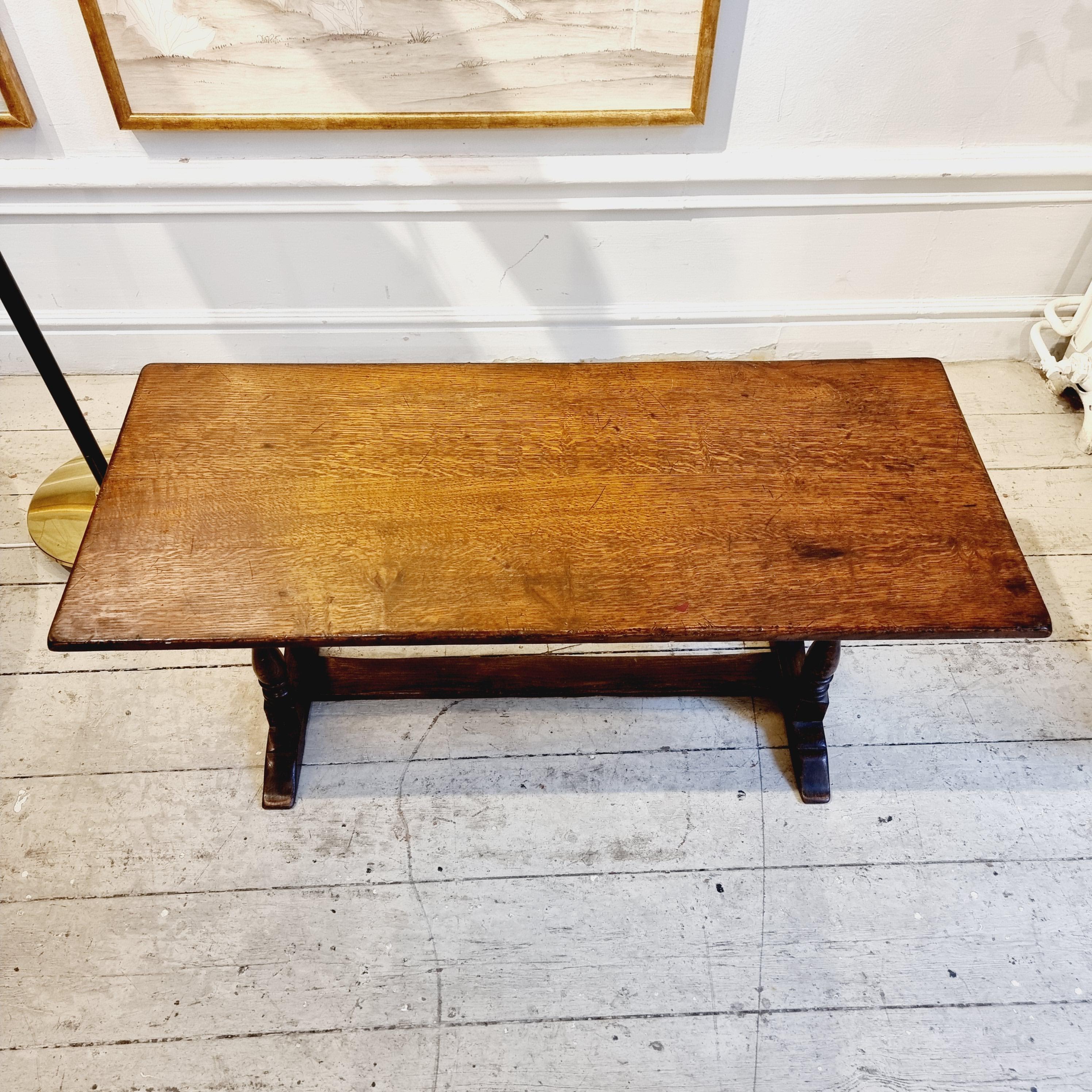 Baroque Table de canapé Nordiska Kompaniet, fabriquée en Angleterre pour NK, milieu des années 1900  en vente