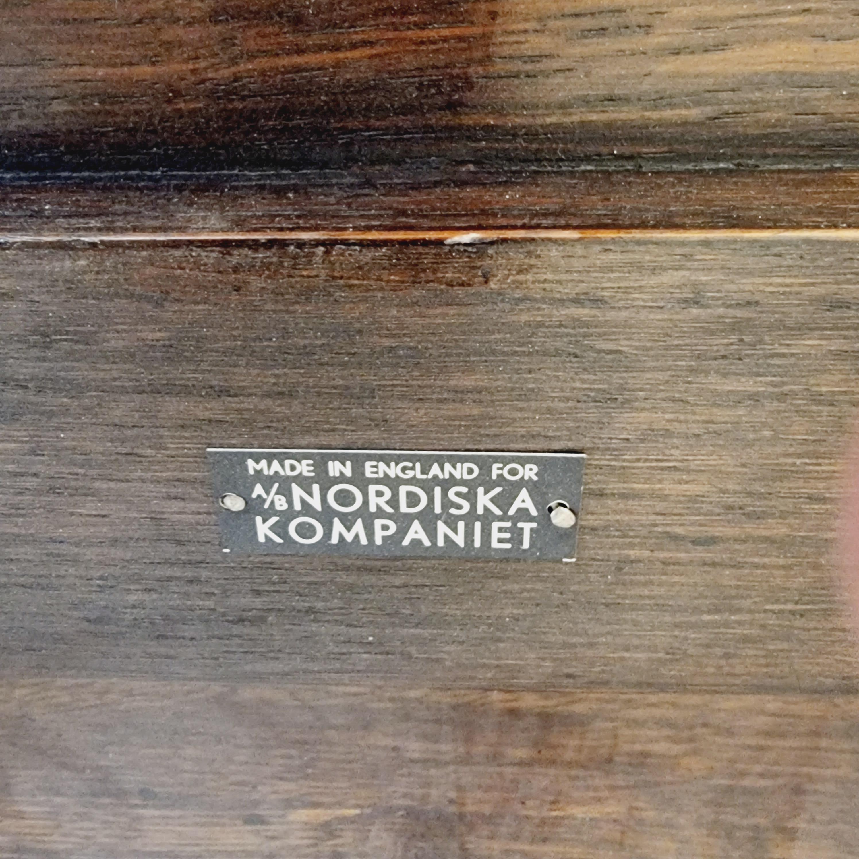 Table de canapé Nordiska Kompaniet, fabriquée en Angleterre pour NK, milieu des années 1900  État moyen - En vente à Stockholm, SE