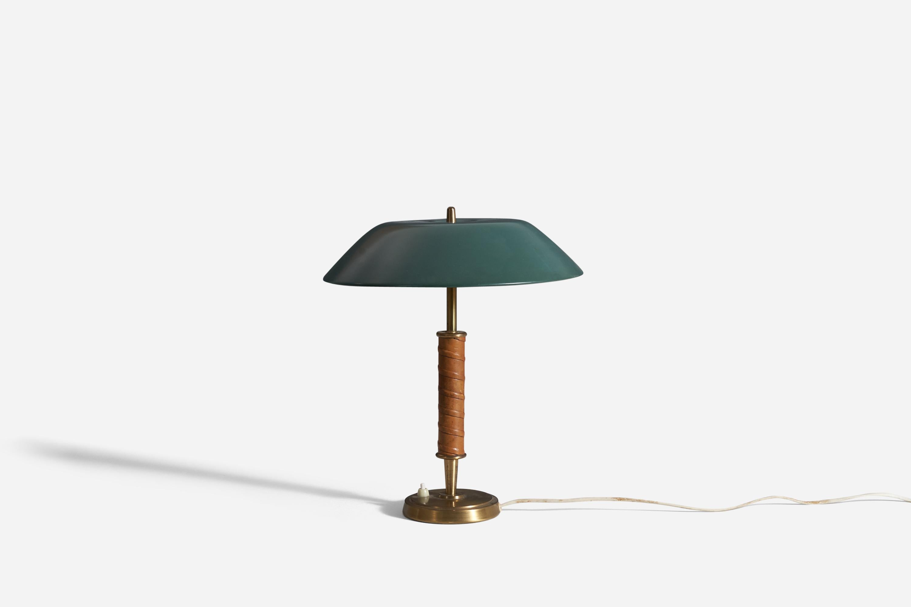 Suédois Lampe de bureau Nordiska Kompaniet, laiton, cuir, métal laqué, Suède, années 1940