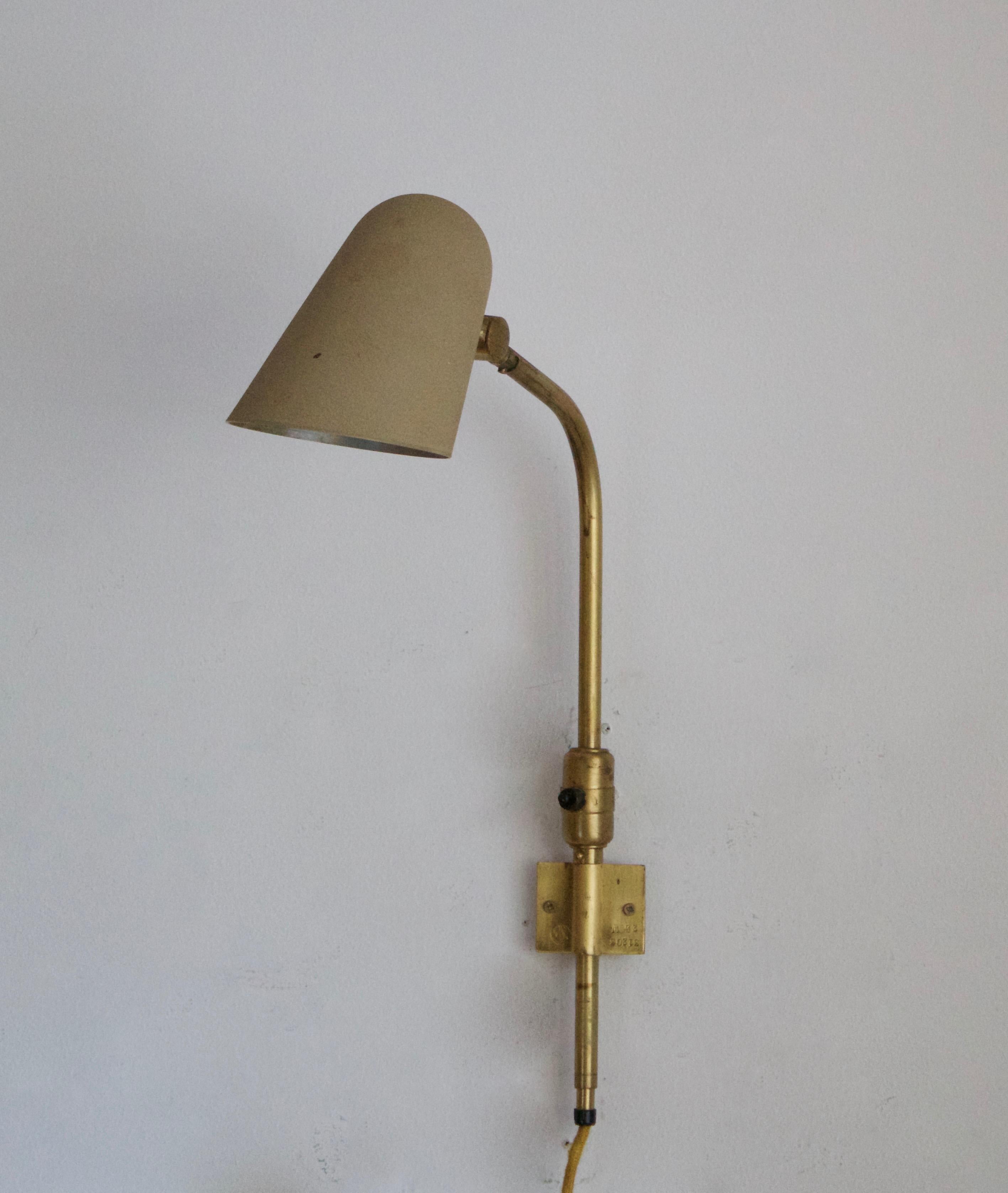 Swedish Nordiska Kompaniet, Task Light, Brass, Beige Lacquered Metal, Sweden, 1940s