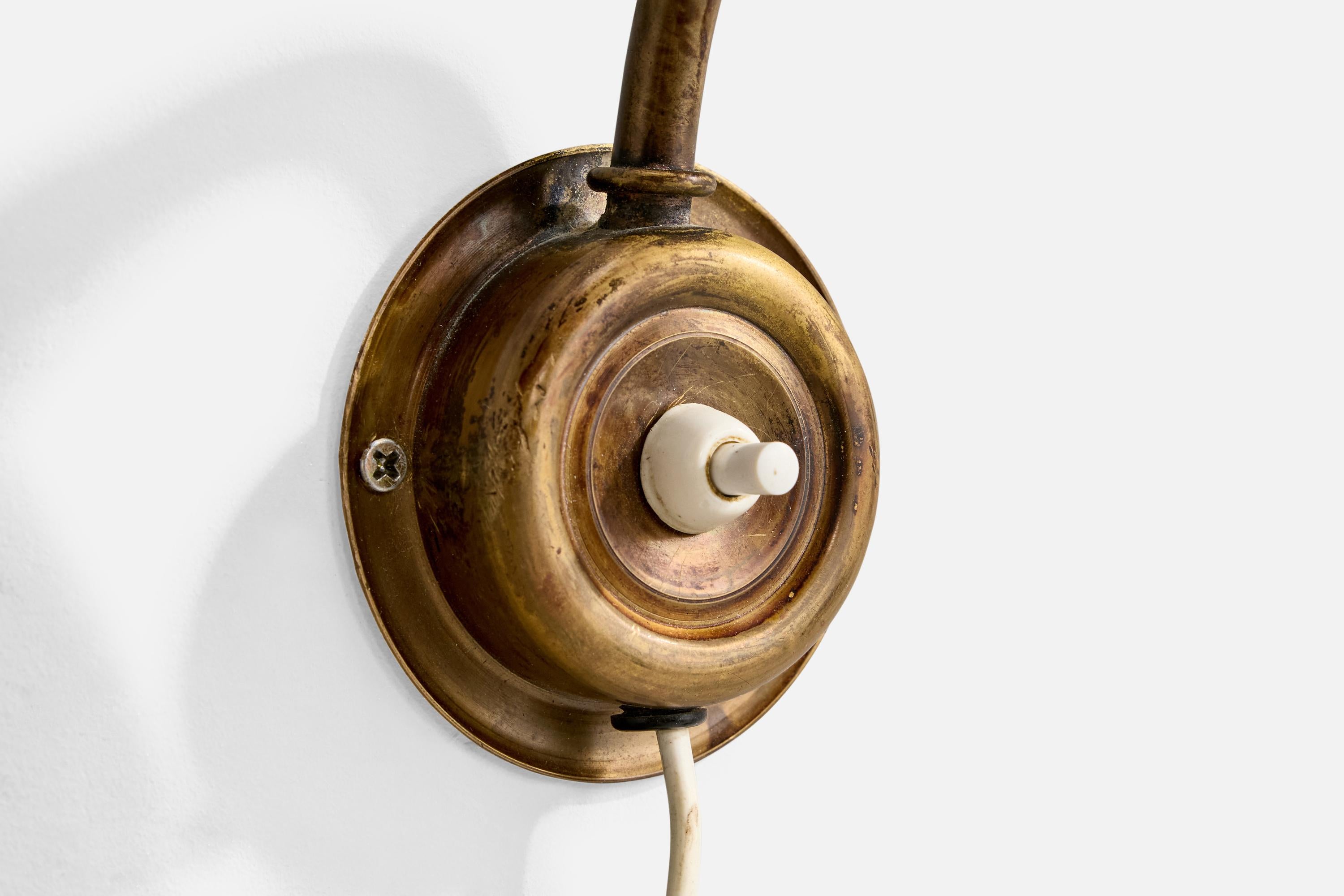 Nordiska Kompaniet, Wall Light, laiton, métal, Suède, années 1940 Bon état - En vente à High Point, NC