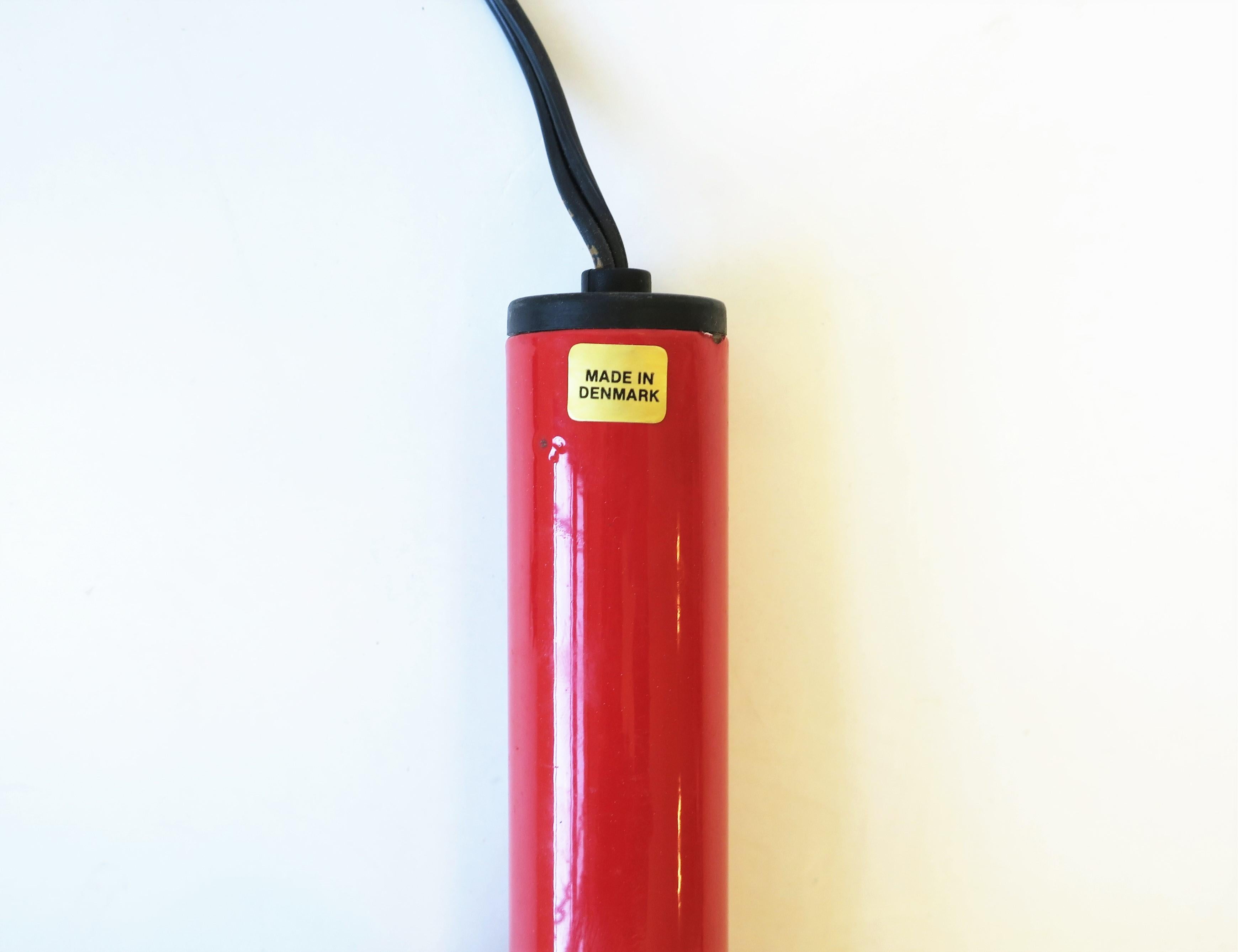 Paire de lampes à suspension scandinaves danoises postmodernes rouges par NordLux en vente 4