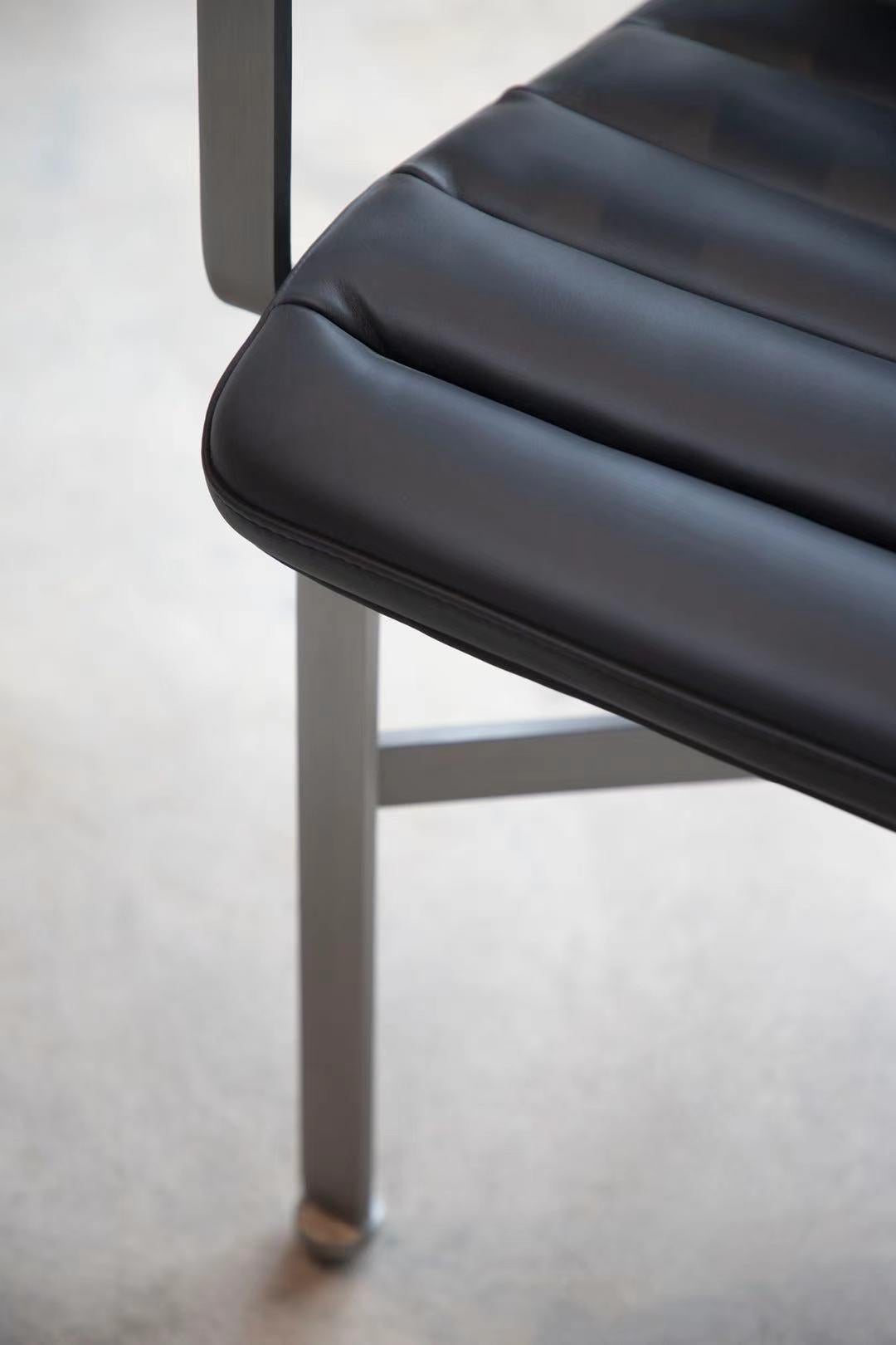 NORDST AYA  Sessel, Vollanilin  Lederrahmen aus massivem Stahl, dänisches Design (Handgefertigt) im Angebot