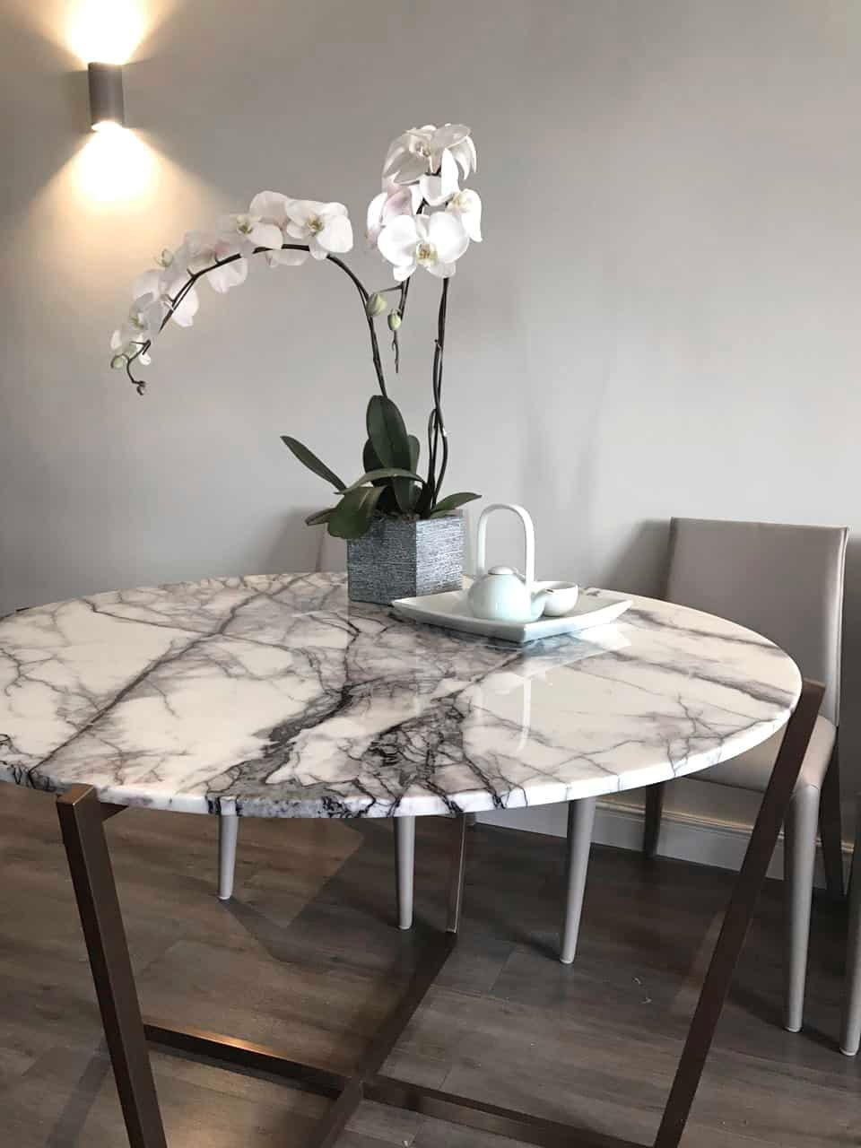 XXIe siècle et contemporain NORDST EMMA Table de salle à manger, marbre italien Black Eagle, Danish Modern Design, New en vente