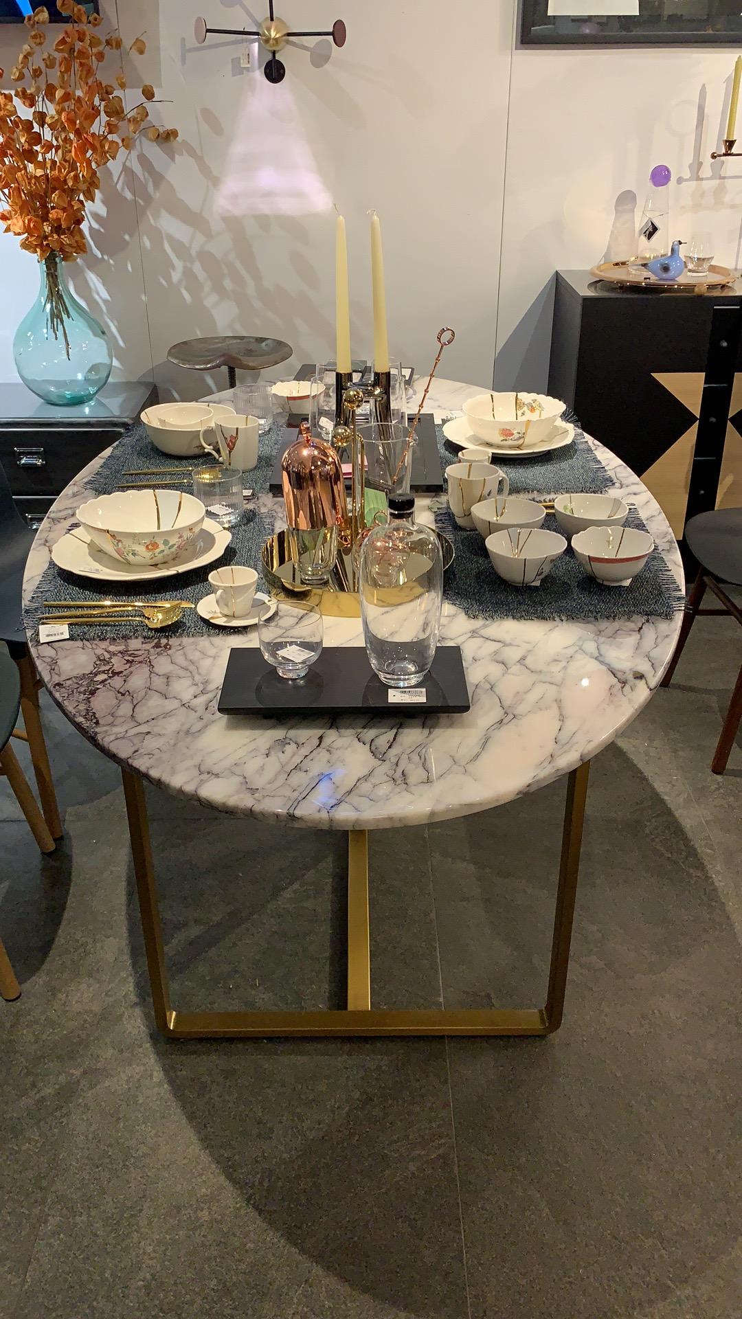 XXIe siècle et contemporain Table de salle à manger NORDST JERRY, marbre gris Rain italien, design moderne danois, nouveau en vente