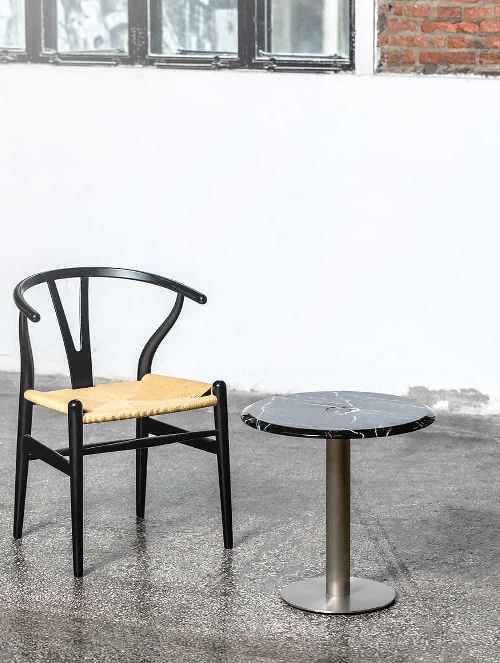XXIe siècle et contemporain Table d'appoint NORDST LEA, marbre blanc de montagne italien, design moderne danois, nouveau en vente