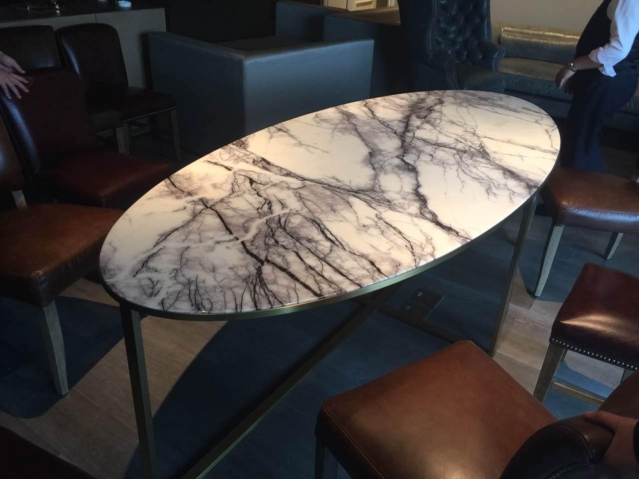 Fait main Table de salle à manger NORDST MIA, marbre gris Rain italien, design moderne danois, nouveau en vente